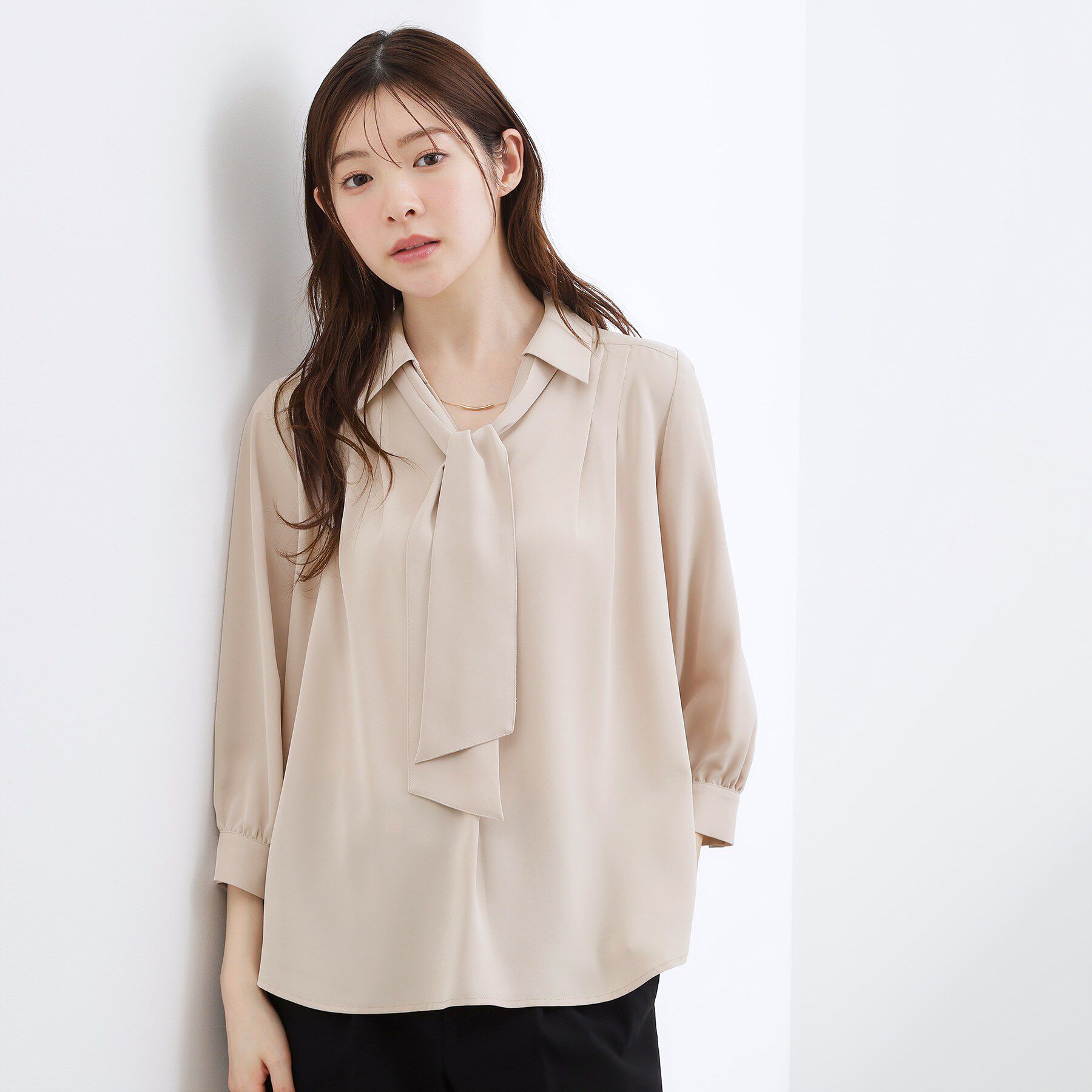 grove「【貴島明日香さん着用・洗える】チャーム付きマルチWAYボウタイブラウス」|シャツ・ブラウス|ピンクベージュ(05