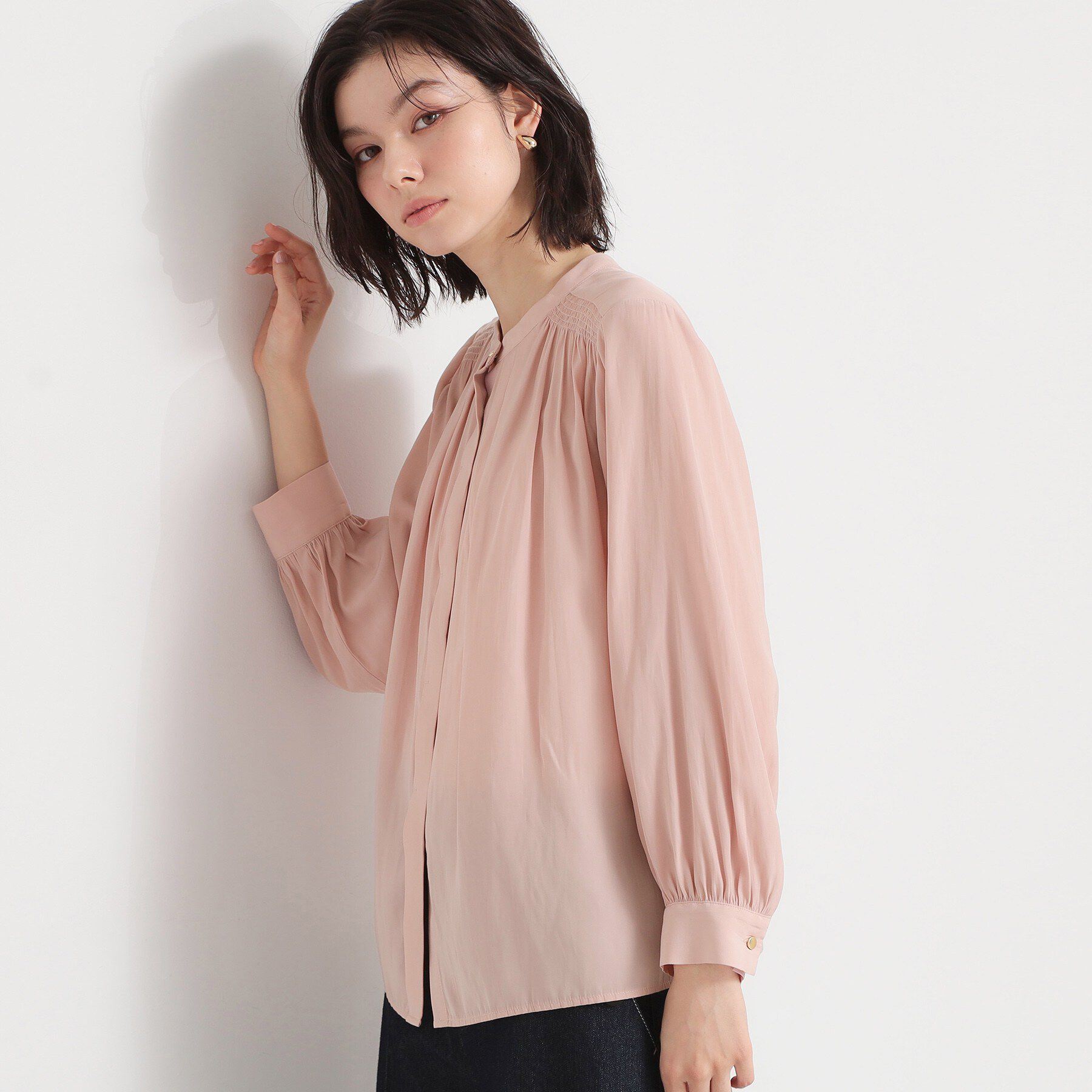 THE SHOP TK「【通勤にもセレモニーにも】ヴィンテージサテンギャザーブラウス」|シャツ・ブラウス|