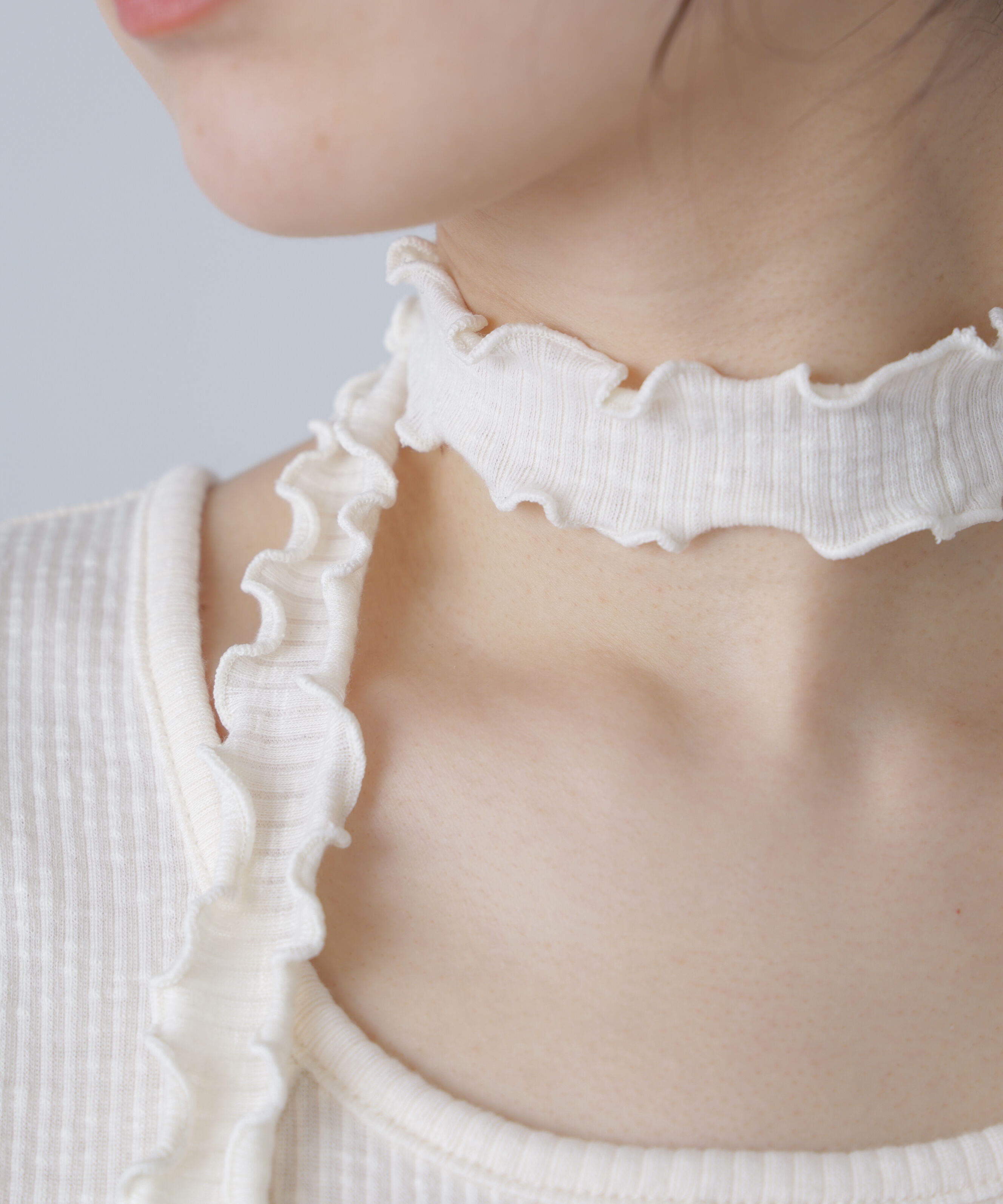  「チョーカー付きフリルディテールタンクトップ」|シャツ・ブラウス|