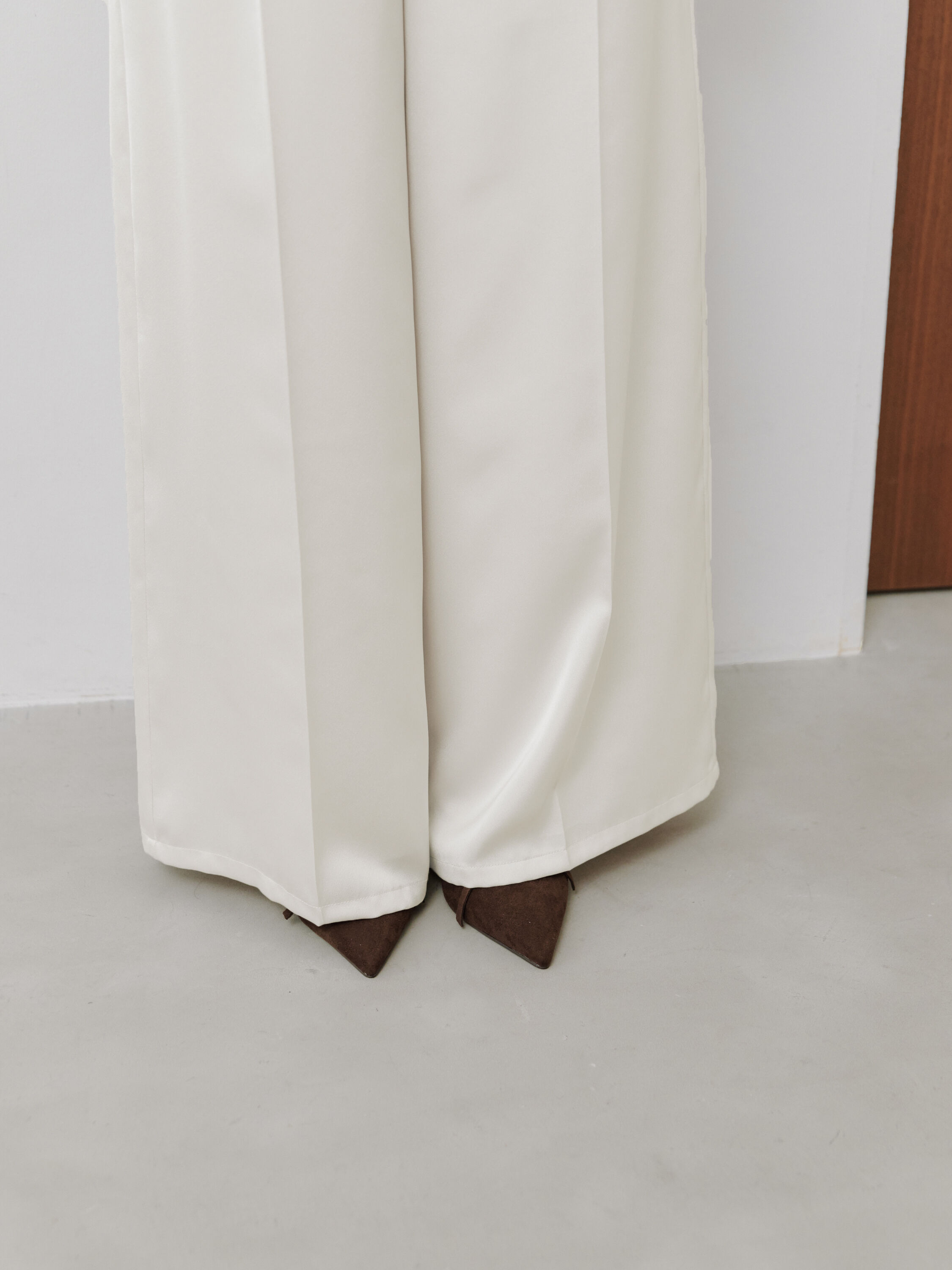 SNIDEL「サテンワイドパンツ」|チノ|