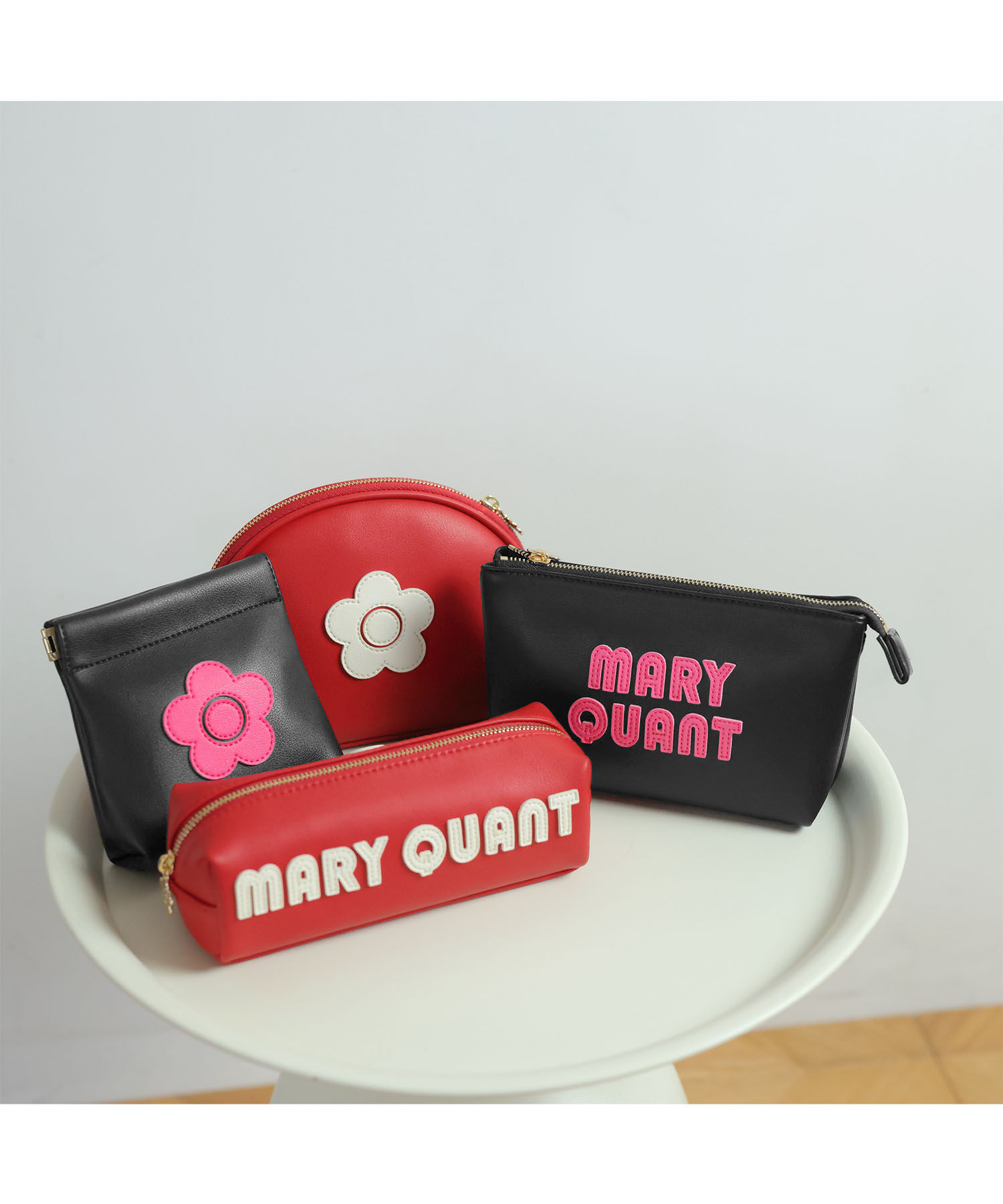 MARY QUANT「レトロロゴパッチ スクエアペンケース」|ポーチ|