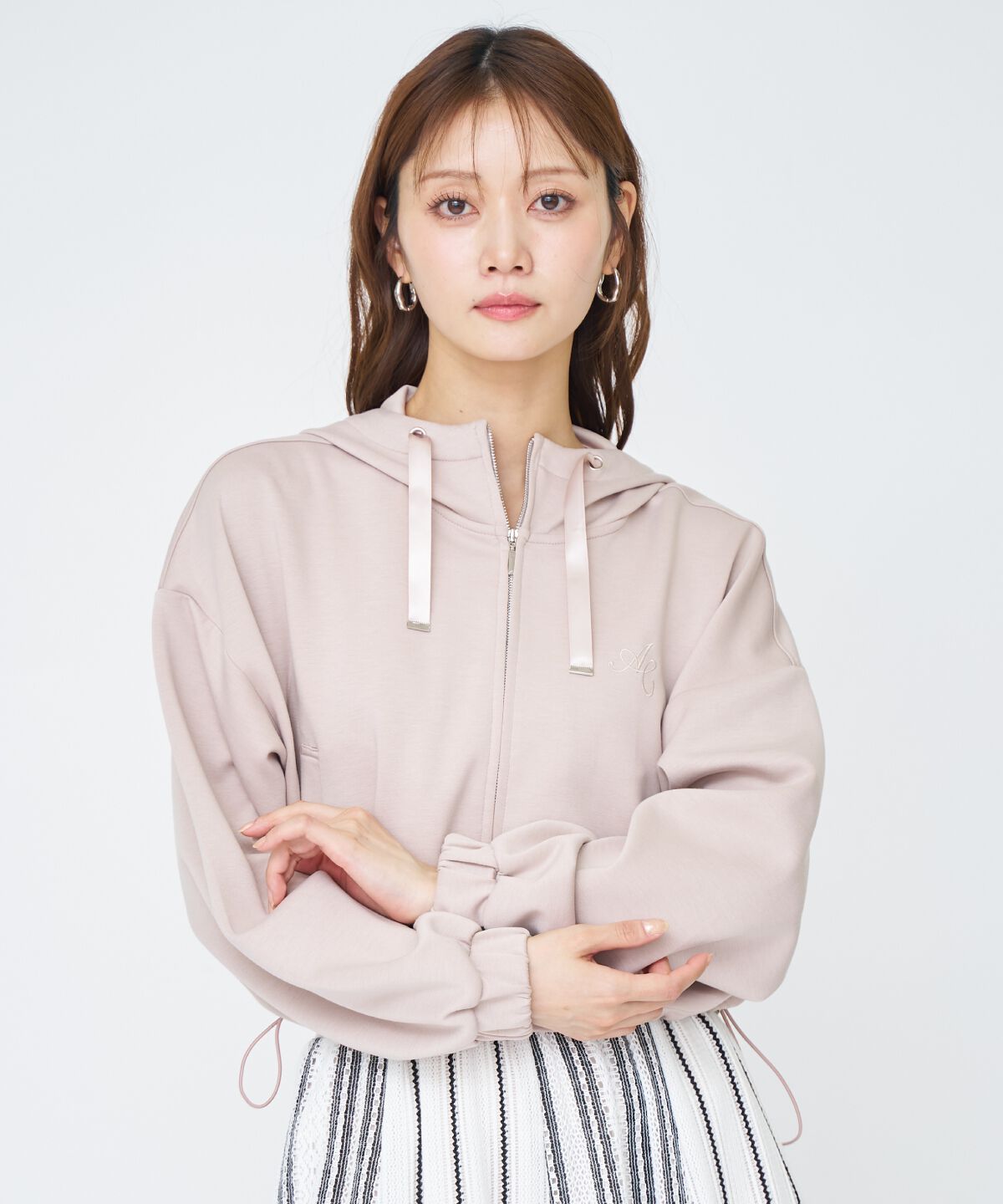 アンドクチュール「ロゴ刺繍ZIPパーカー」|パーカー|