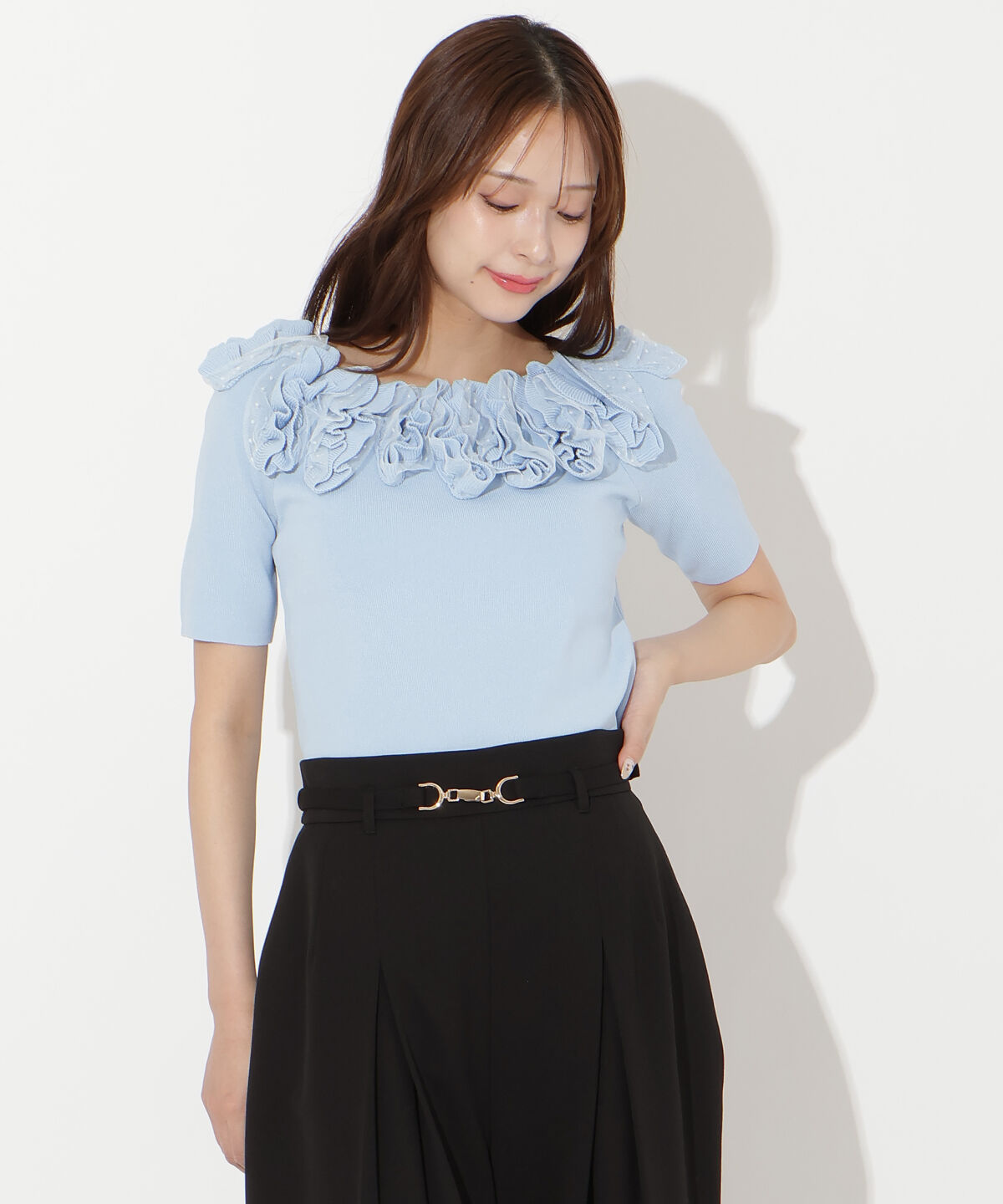 アンドクチュール「フリルボートネックニットプルオーバー」|ニット・セーター|ブルー