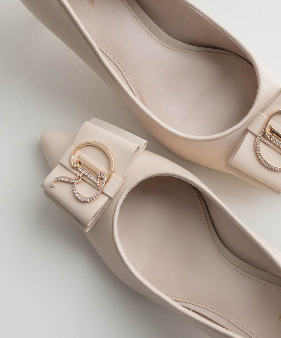  「【走れる美脚パンプス】ビジューモノグラムリボンフィットパンプス」|パンプス|