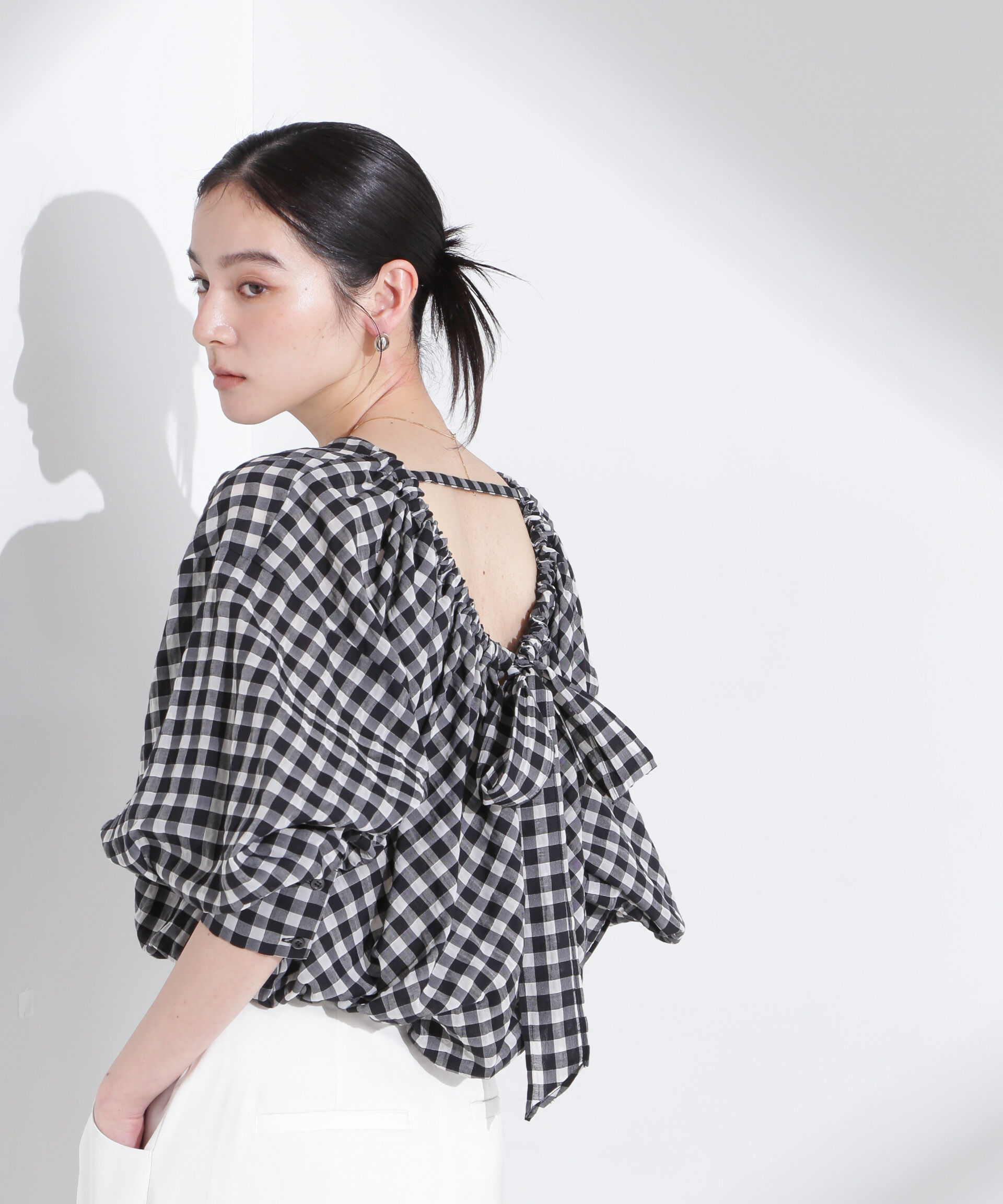 nano･universe「シアーチェックバックオープンバルーンブラウス」|シャツ・ブラウス|