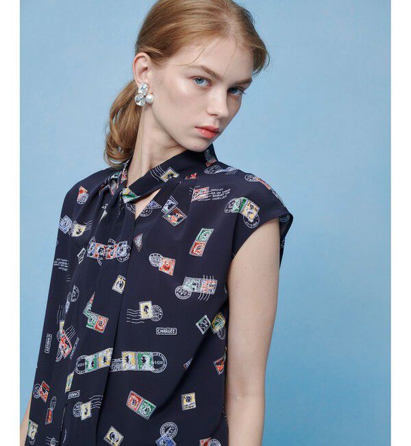 LOULOU WILLOUGHBY「WEB 一部店舗限定【LOULOU WILLOUGHBY】レタープリントリボンブラウス」|シャツ・ブラウス|ネイビー