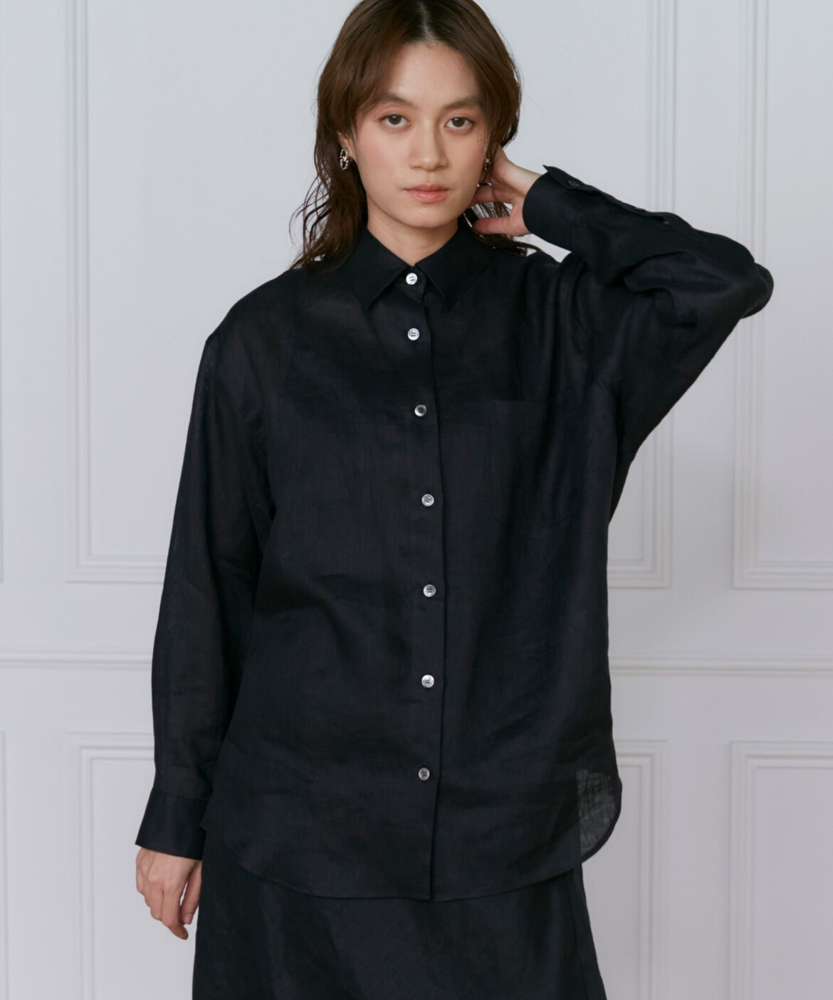 INED「《大きいサイズ》リネンレギュラーカラーシャツ」|シャツ・ブラウス|ブラック