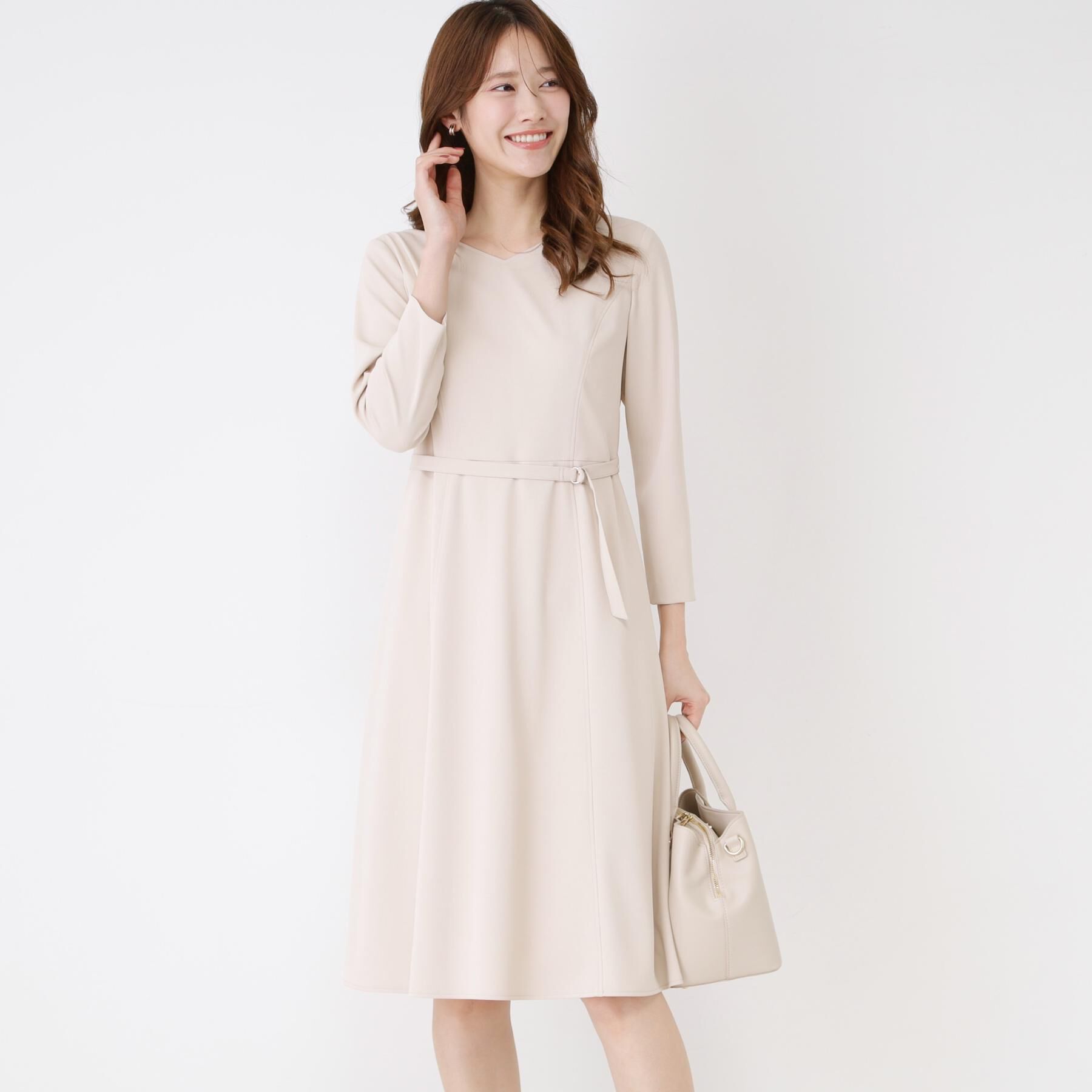 COUP DE CHANCE「【手洗い可／日本製／伸縮性／セットアップ可】共地ベルト付フレアーワンピース」|ワンピース|グレージュ(050)