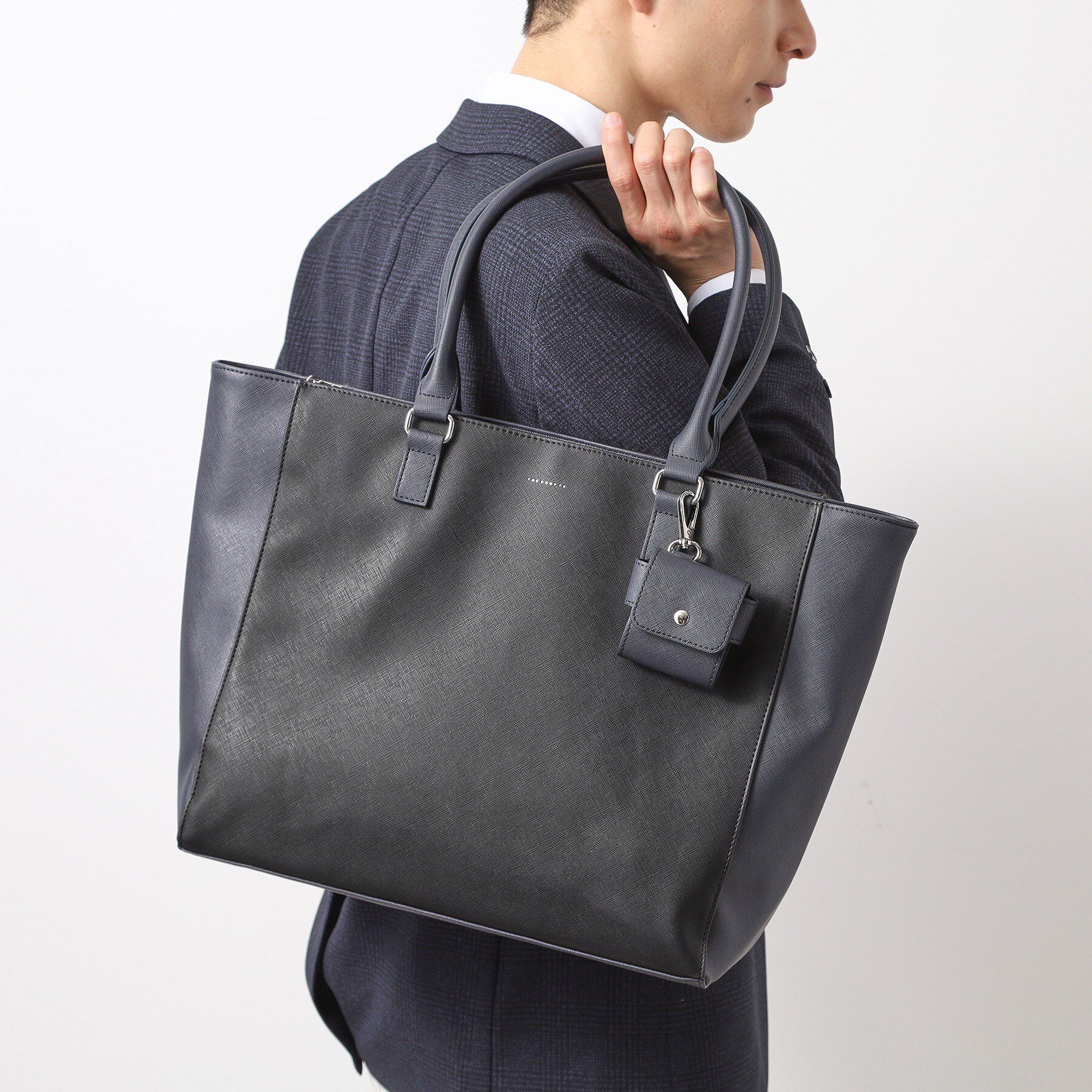 THE SHOP TK「【A4サイズ／ビジネスでも使える】合皮トートバッグ イヤホンケース付き」|トートバッグ|