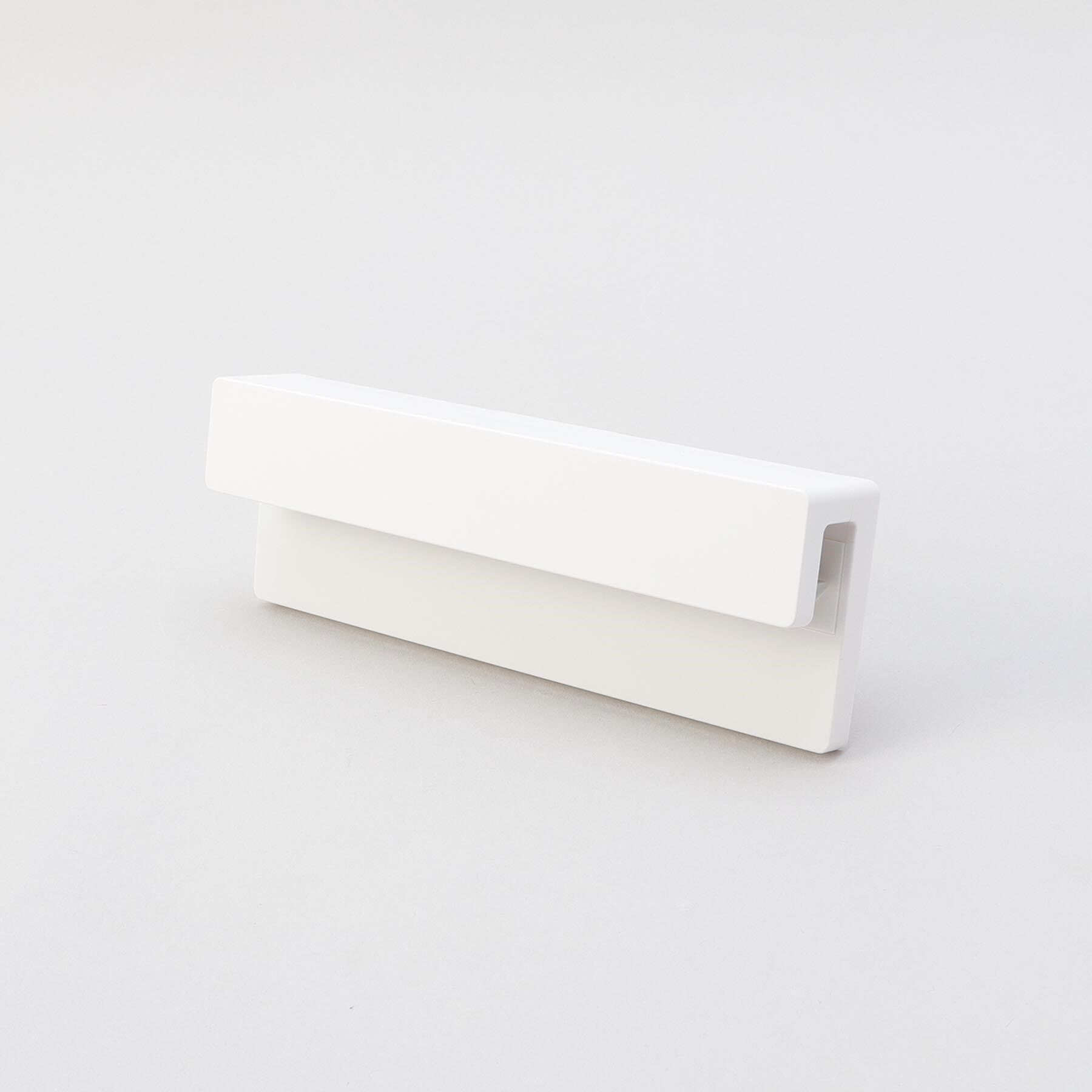 212 KITCHEN STORE「フィルムフック差し込み式歯ブラシ＆チューブホルダー W18 WH 山崎実業 ＜tower タワー＞」|食器・キッチングッズ|