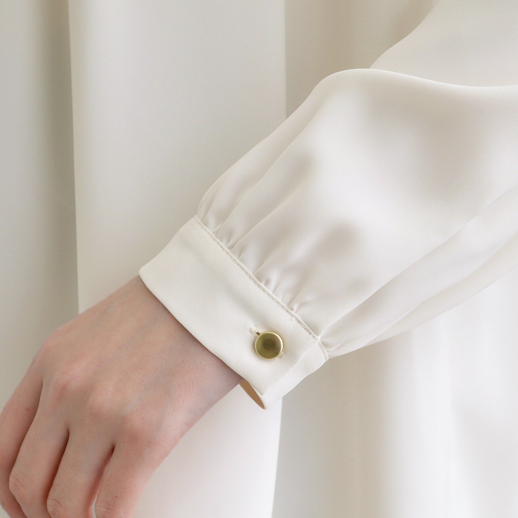 grove「【マシンウォッシュ／防シワ】プリーツネックブラウス」|シャツ・ブラウス|