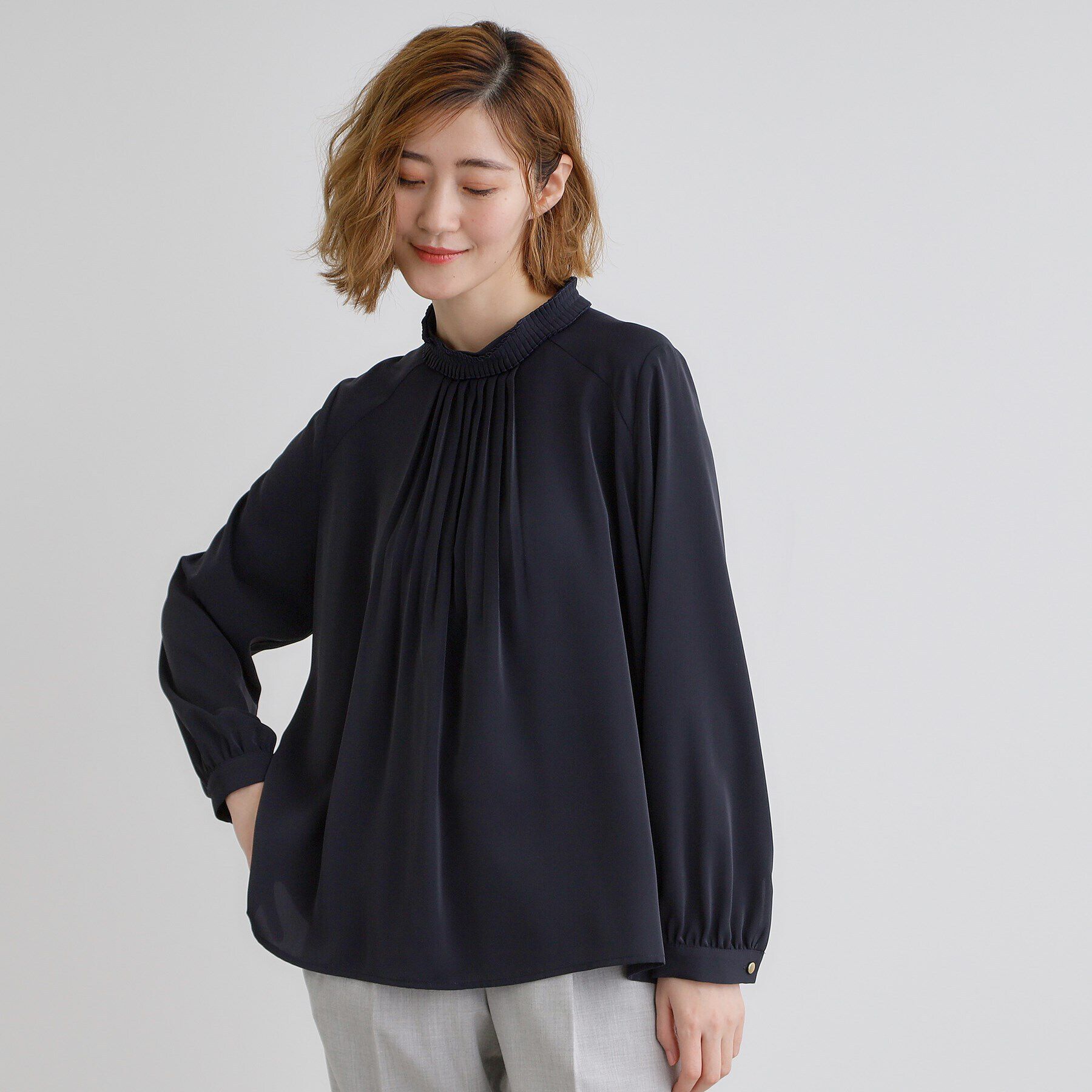 grove「【マシンウォッシュ／防シワ】プリーツネックブラウス」|シャツ・ブラウス|