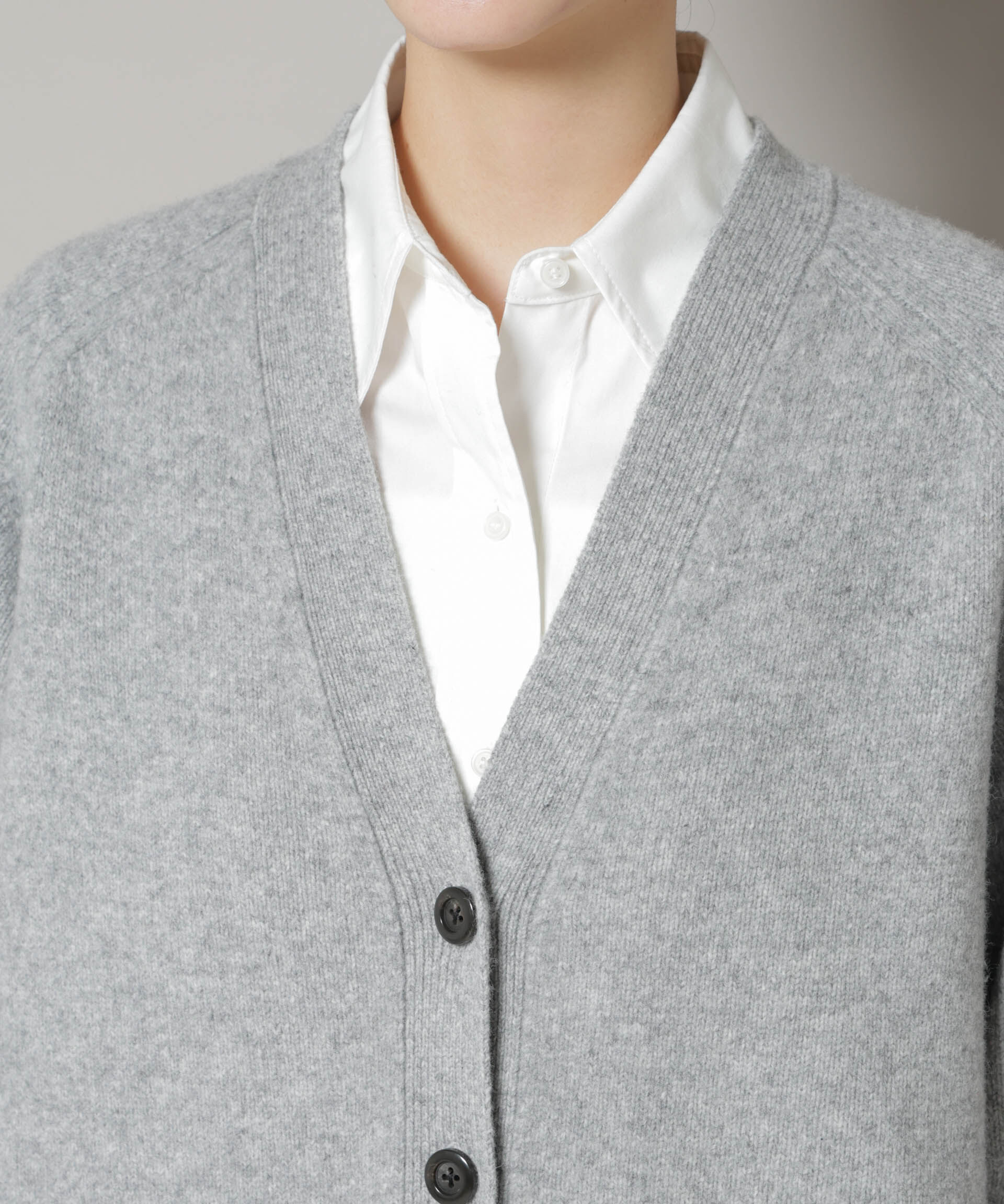 nano･universe「AQUAウールカシミヤVネックカーディガン」|ニット・セーター|