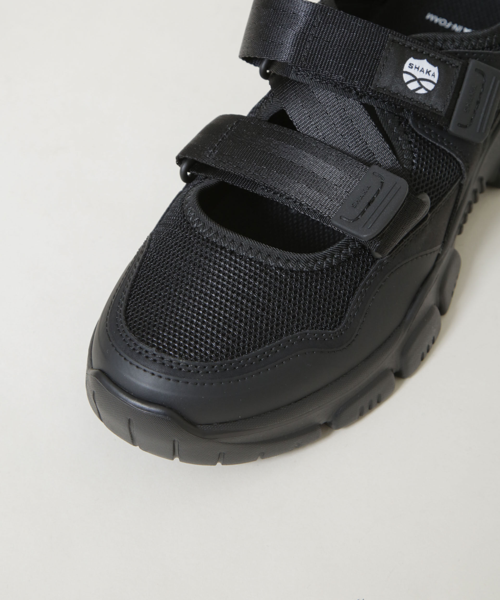 nano･universe「SHAKA/OTTER TRAIL AT」|スニーカー|