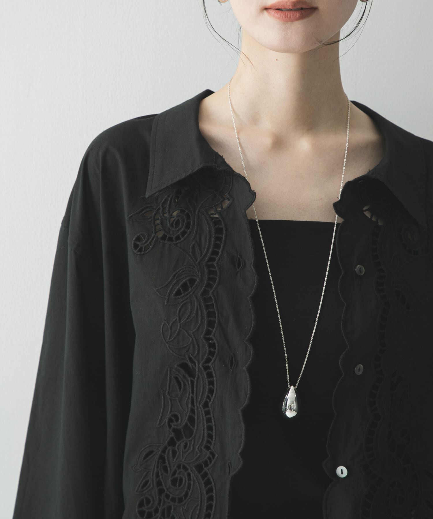 URBAN RESEARCH「カットワーク刺繍シャツ」|シャツ・ブラウス|ブラック