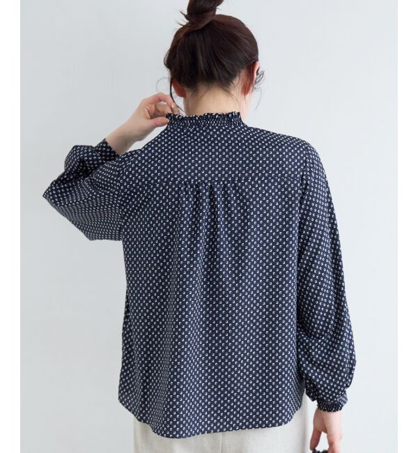 「【日本製】シャーリングネック幾何柄ブラウス」|シャツ・ブラウス|