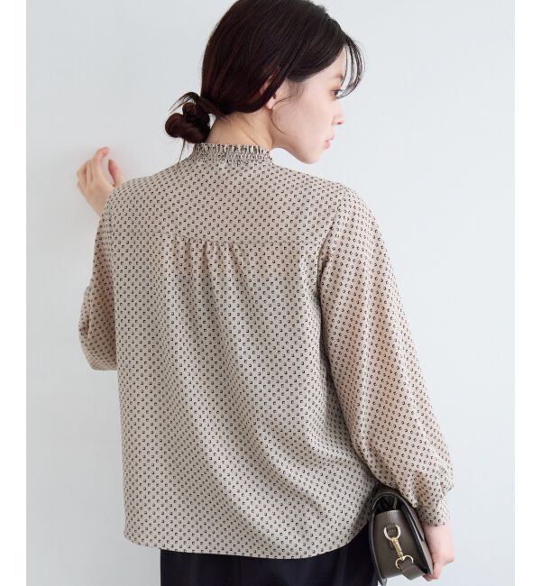  「【日本製】シャーリングネック幾何柄ブラウス」|シャツ・ブラウス|