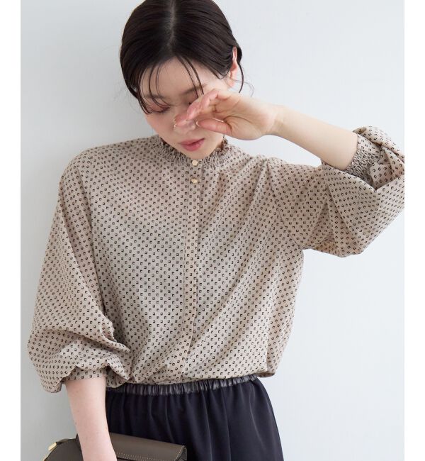  「【日本製】シャーリングネック幾何柄ブラウス」|シャツ・ブラウス|