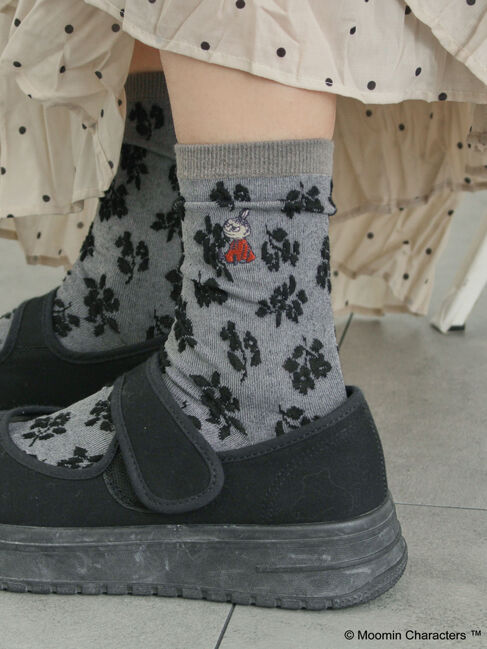Samansa Mos2「【MOOMIN&times;SamansaMos2】リトルミイ刺繍花柄ソックス」|ソックス|グレー