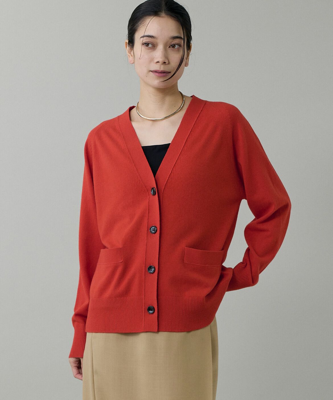 INED「《大きいサイズ》Vネックカーディガン」|カーディガン|シュイロ7