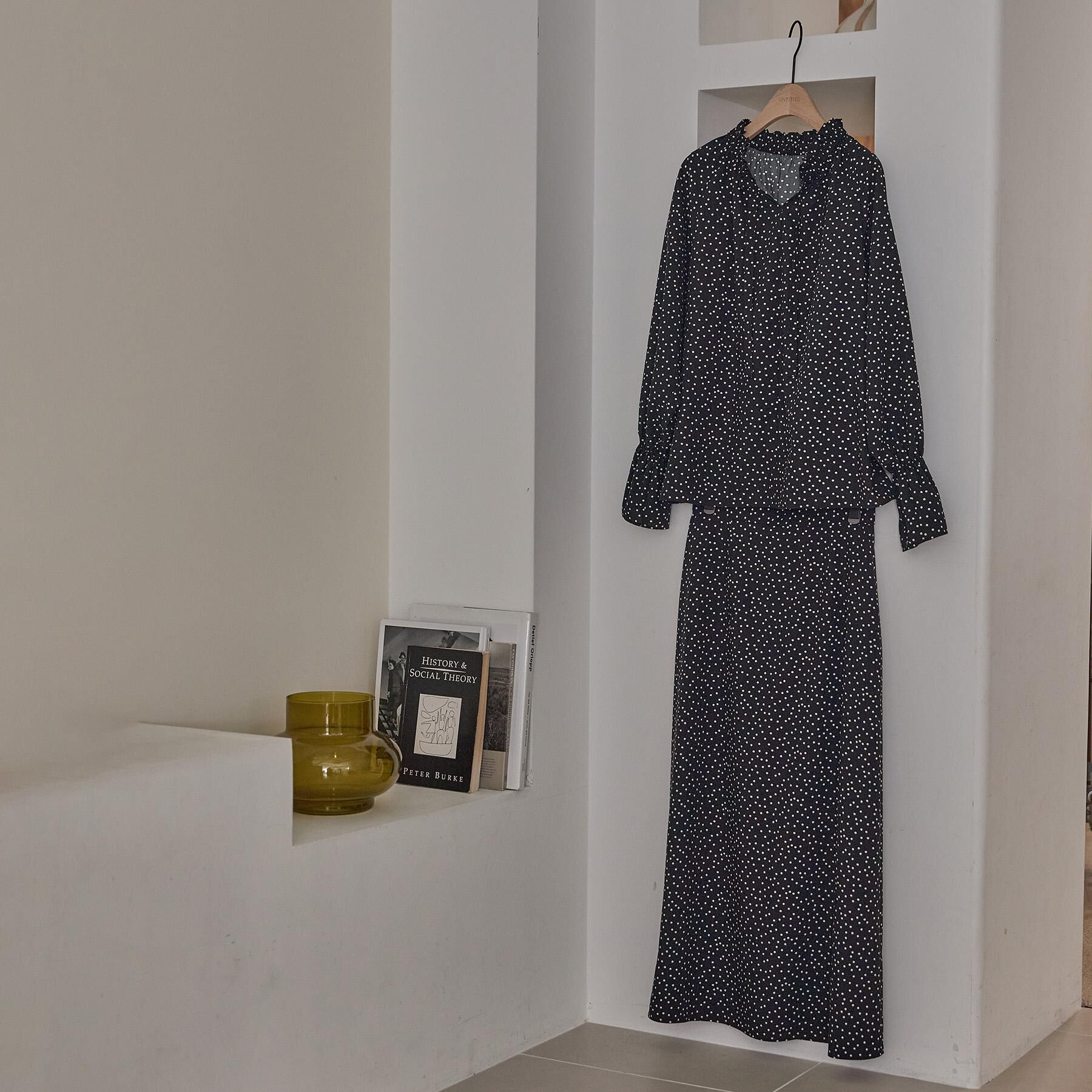 UNTITLED「【洗える/セットアップ可】ランダムドットブラウス」|シャツ・ブラウス|