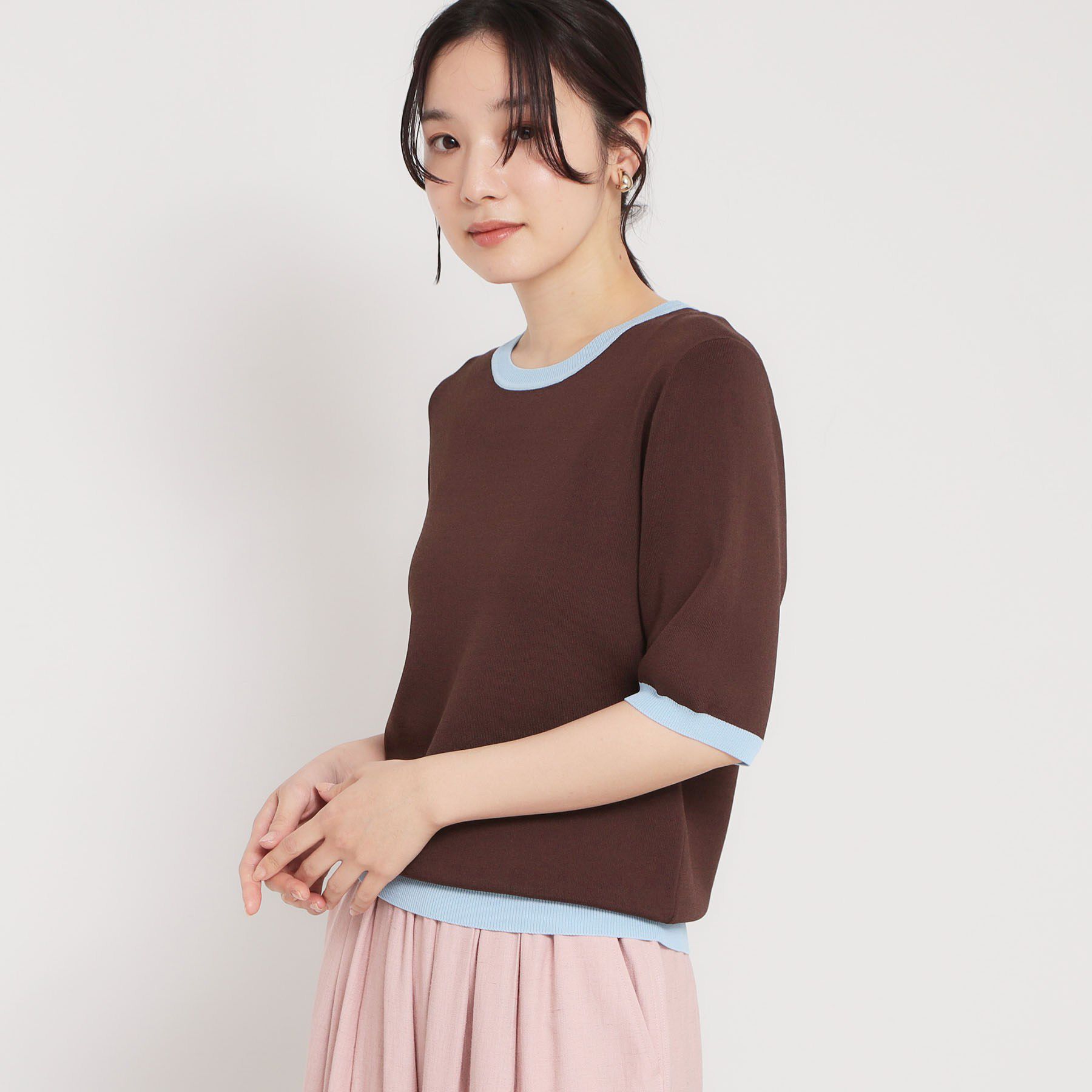 THE SHOP TK「【接触冷感/洗濯機OK/毛玉になりにくい/UV】さりげないラインで品よく映える 配色5分袖トップス」|ニット・セーター|