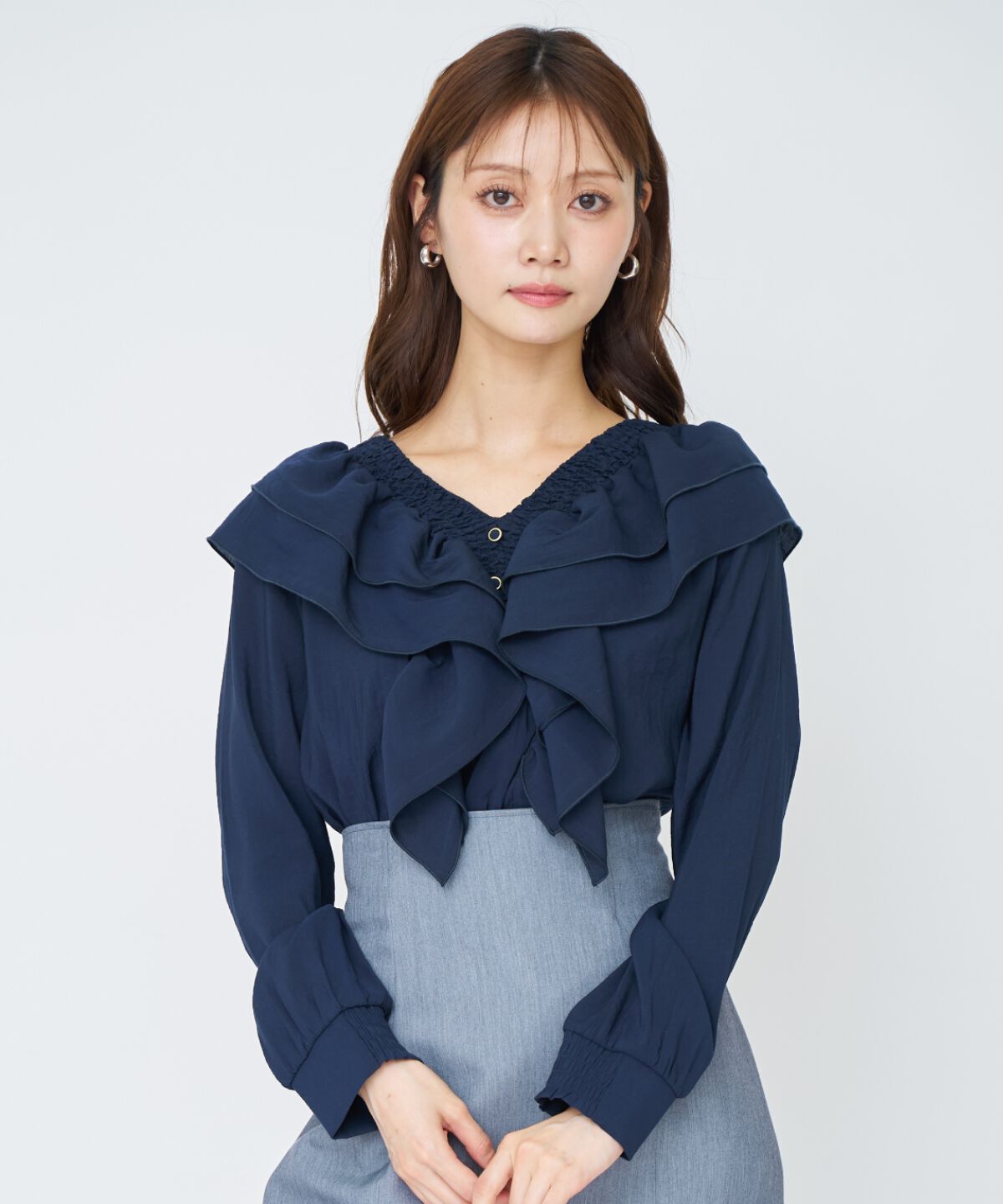アンドクチュール「シャーリングフリルブラウス」|シャツ・ブラウス|ネイビー
