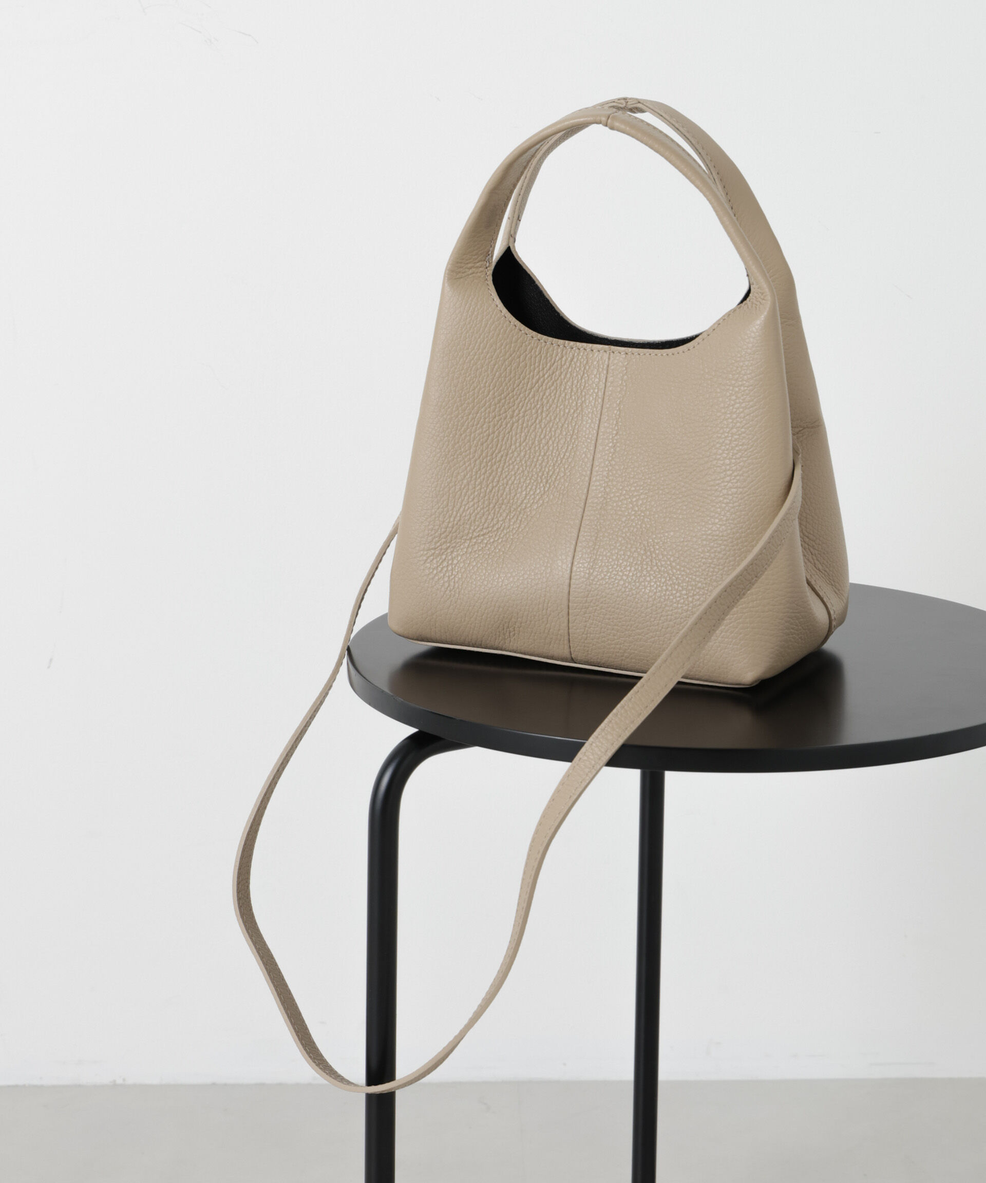 nano･universe「AULENTTI/レザーインポーチトート」|ショルダー・メッセンジャー|