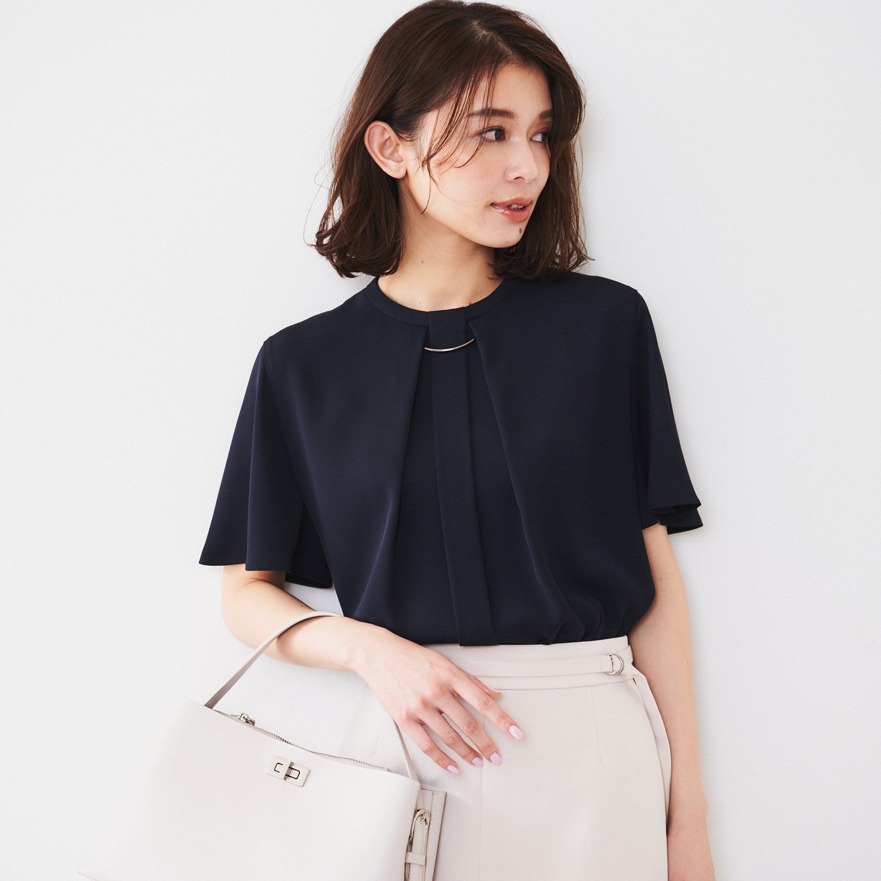 UNTITLED「【通勤／二の腕カバー】メタルパーツブラウス」|シャツ・ブラウス|ネイビー(694)