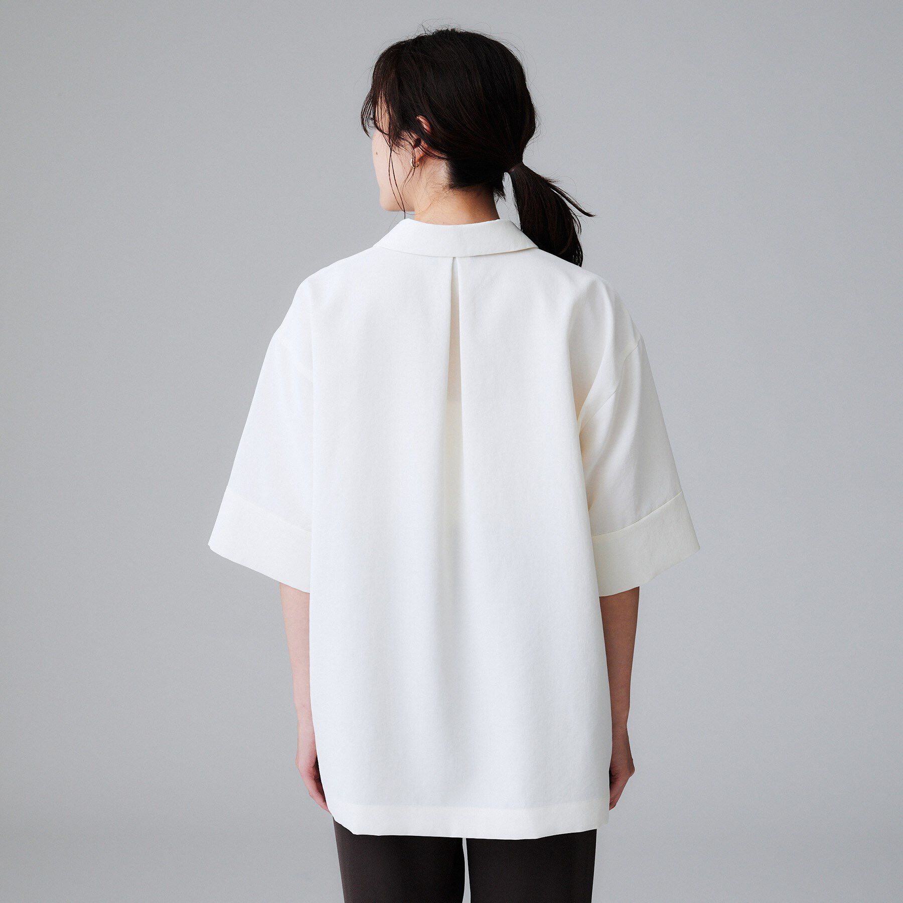 UNTITLED「【UVカット/接触冷感/吸水速乾/ゆったり】V開きネックシャツ」|シャツ・ブラウス|