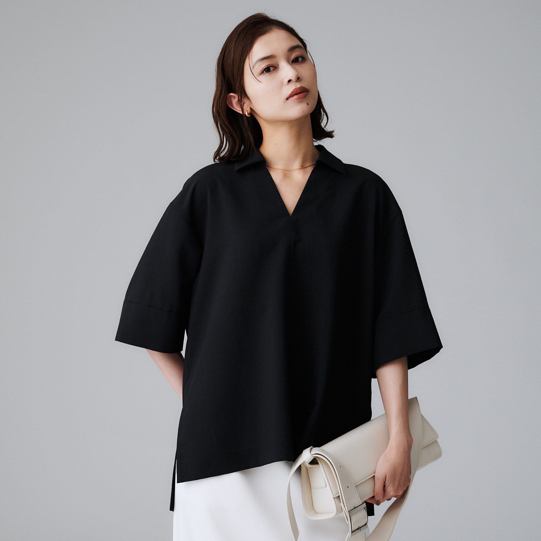 UNTITLED「【UVカット/接触冷感/吸水速乾/ゆったり】V開きネックシャツ」|シャツ・ブラウス|