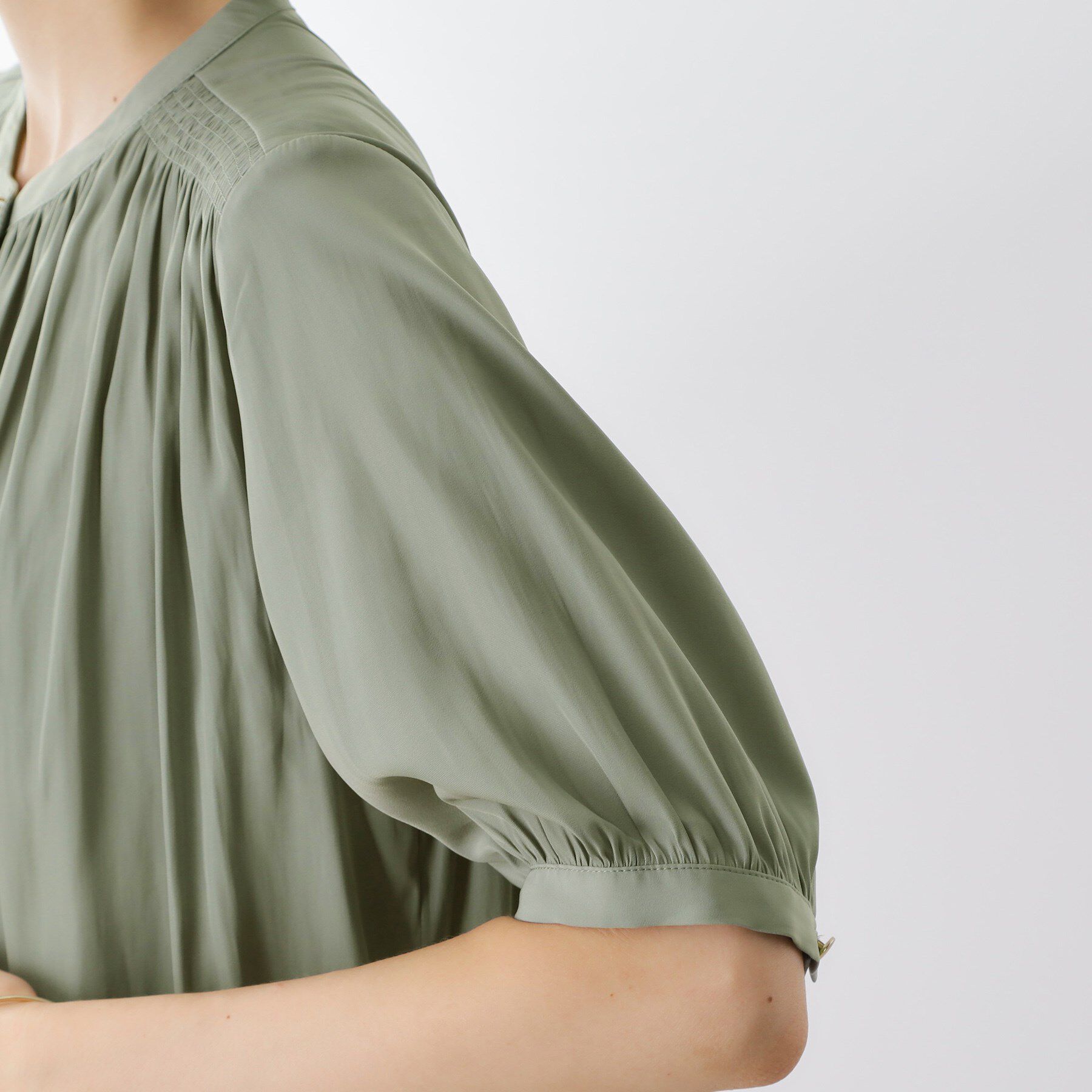 THE SHOP TK「【インしなくも決まる】サテンギャザー5分袖ブラウス」|シャツ・ブラウス|