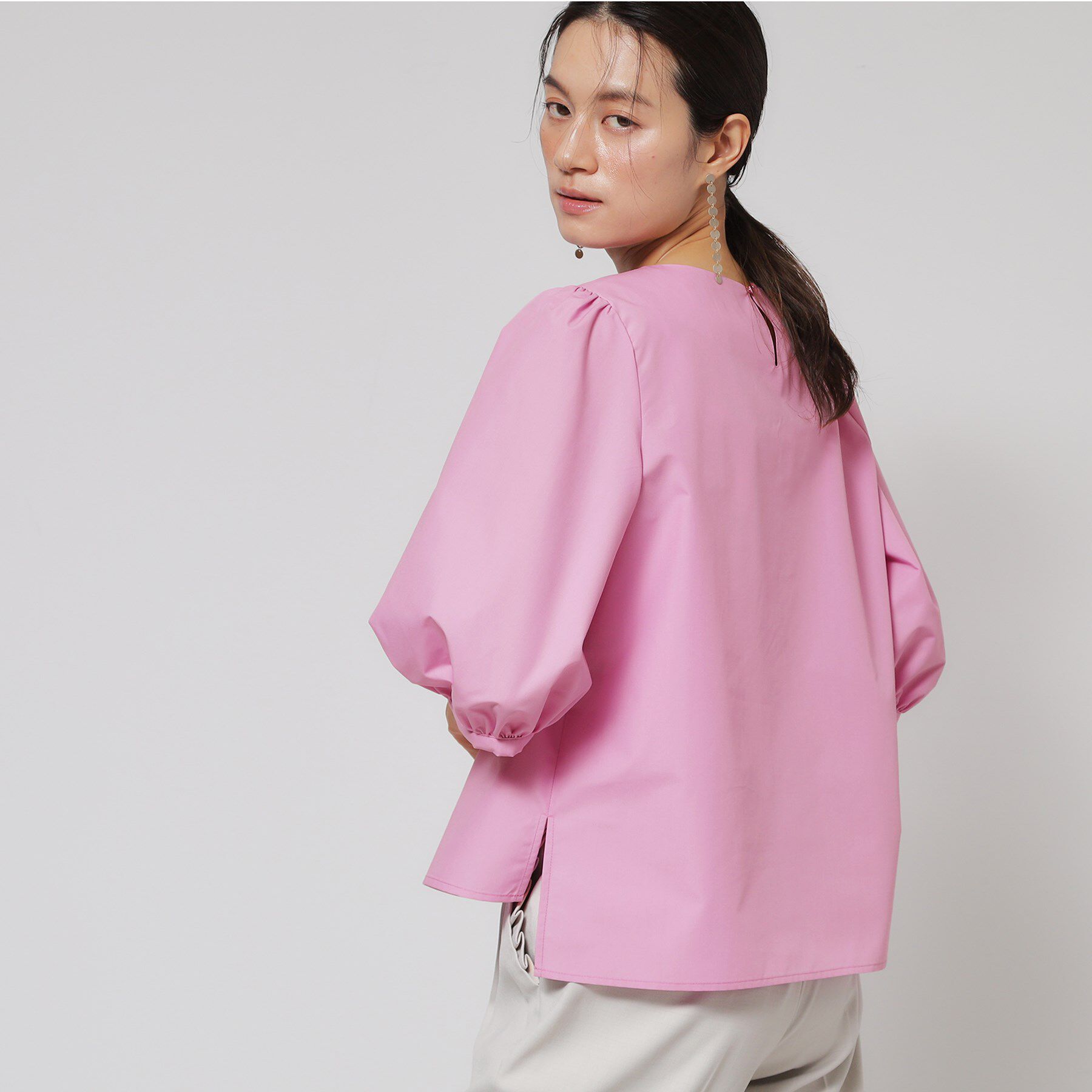 SunaUna「【接触冷感／フラワーモチーフ】パフスリーブブラウス」|シャツ・ブラウス|