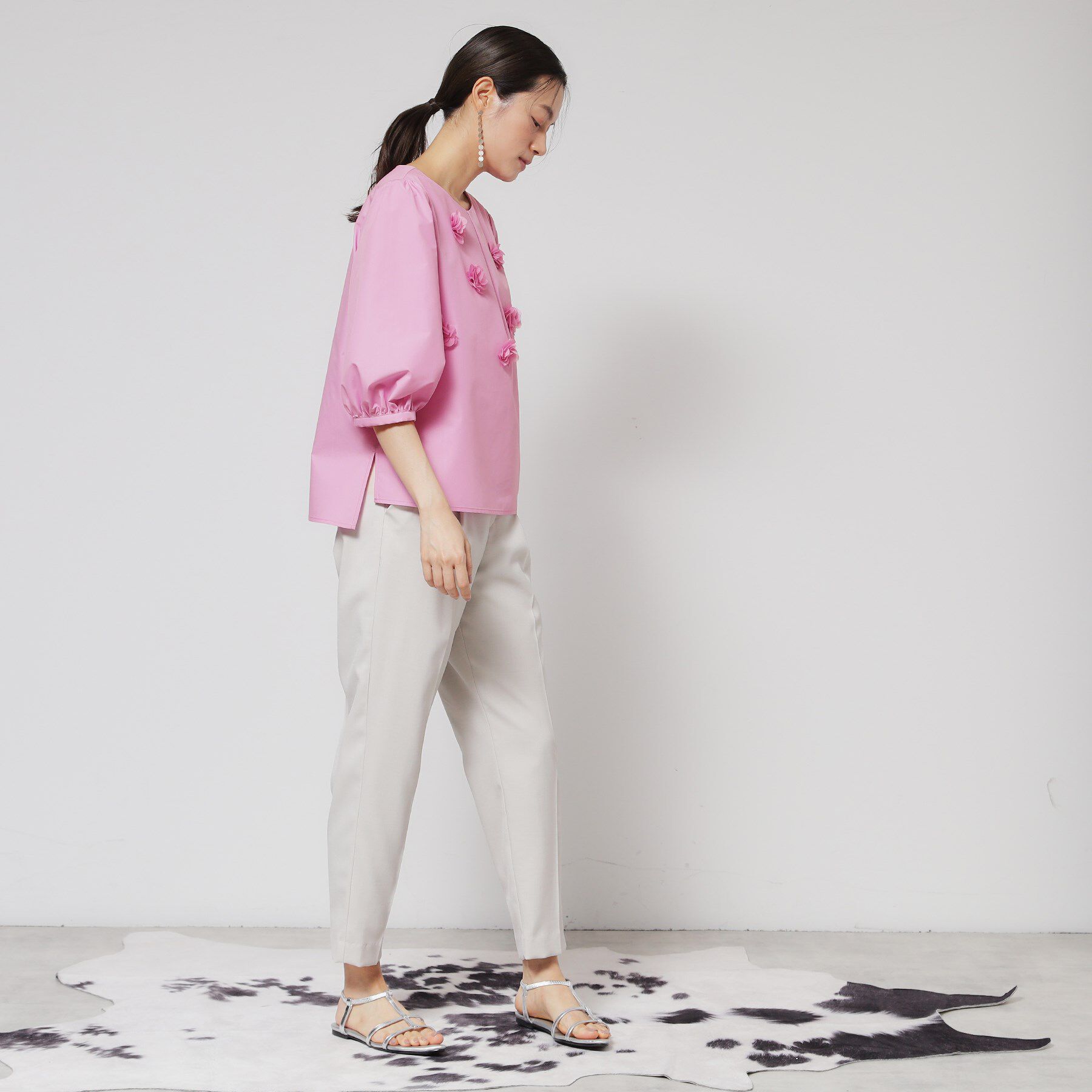 SunaUna「【接触冷感／フラワーモチーフ】パフスリーブブラウス」|シャツ・ブラウス|