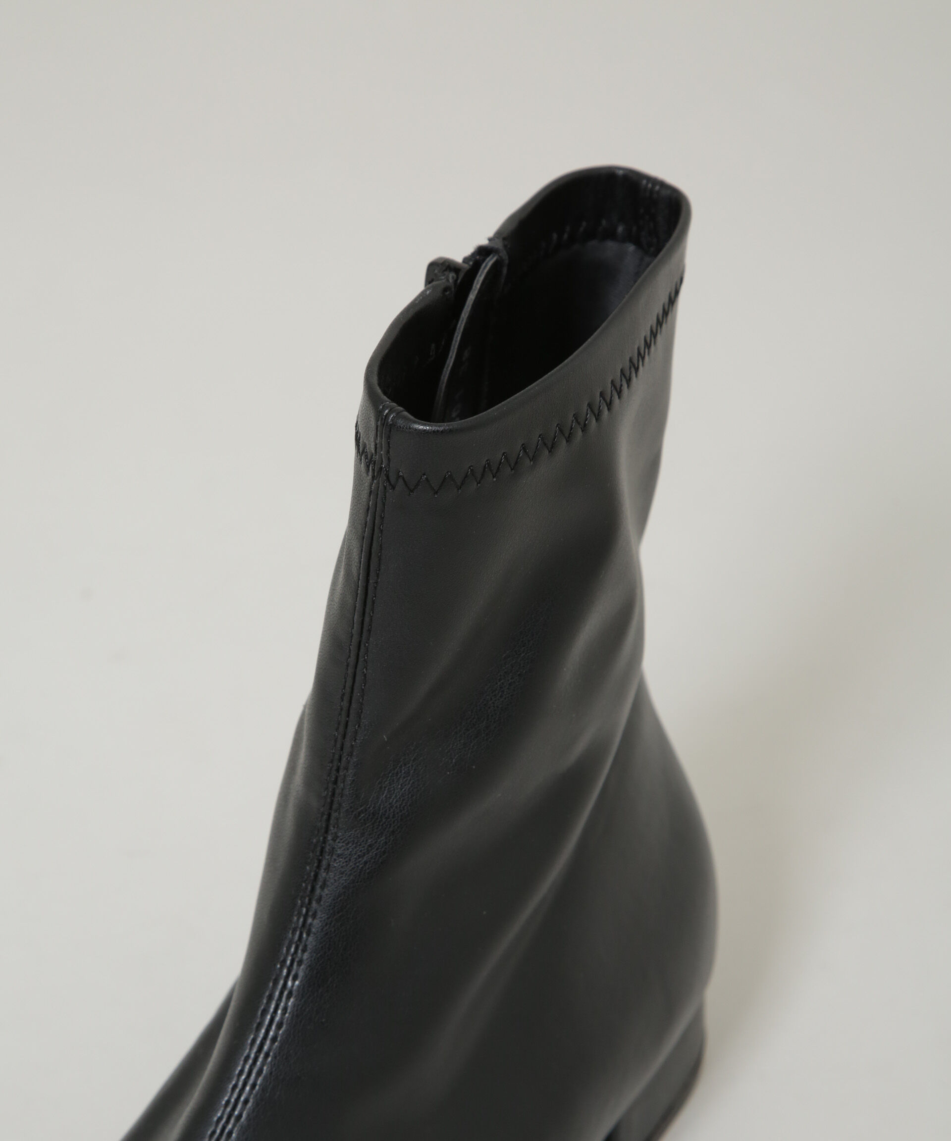 nano･universe「メタルモチーフ付きポインテッドトゥストレッチブーツ」|ショートブーツ|