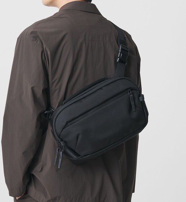 BEAUTY&YOUTH UNITED ARROWS「＜Aer＞デイ スリング 4 MAX ショルダー バッグ」|ショルダー・メッセンジャー|BLACK