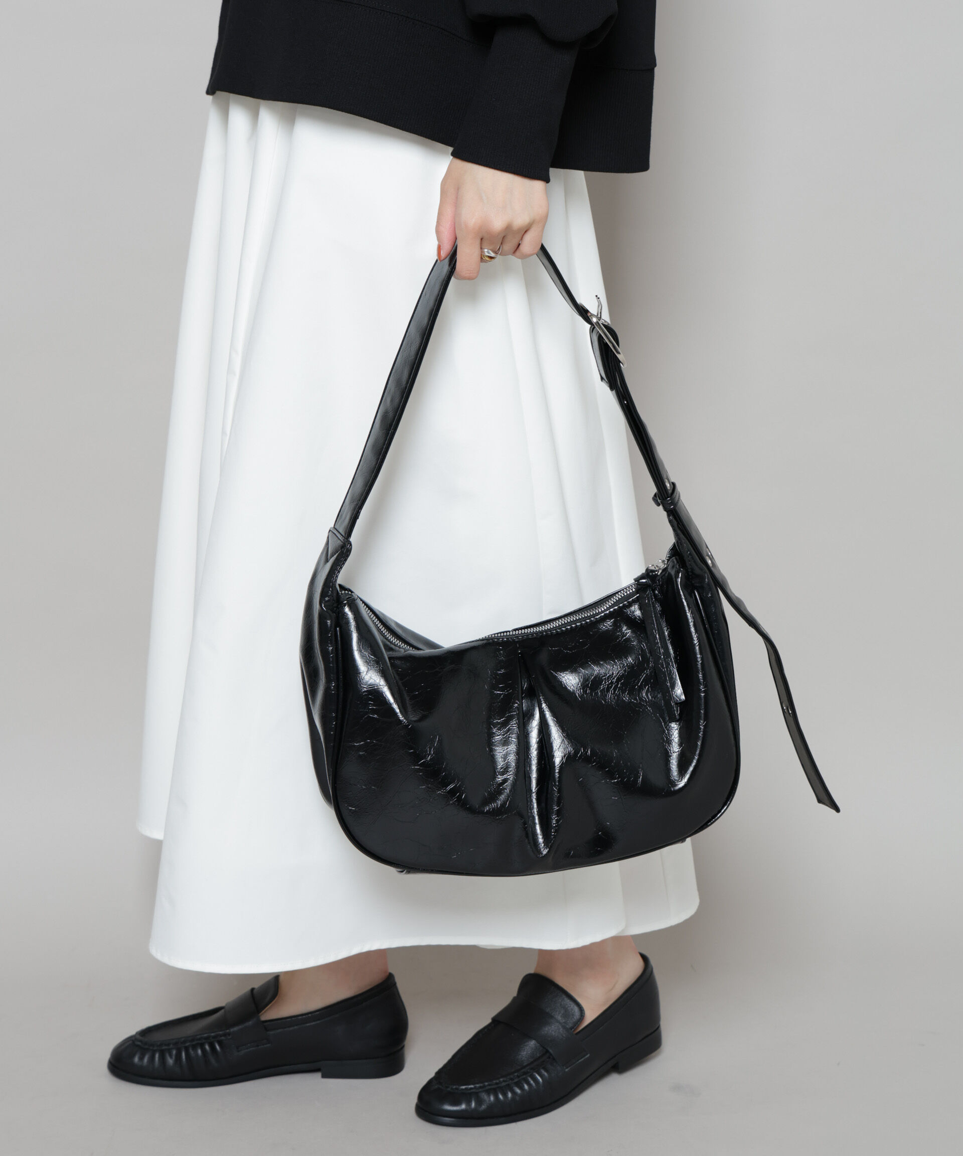 nano･universe「ベルトディテールラウンドショルダーバッグ」|ショルダー・メッセンジャー|ブラック