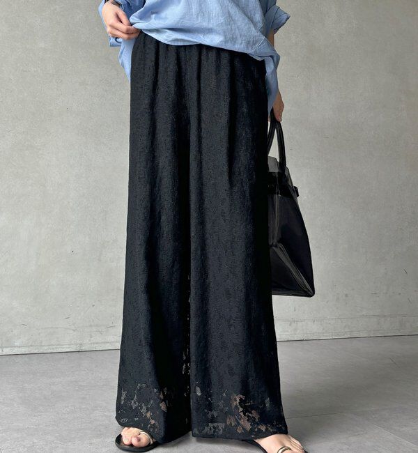  「【WEB限定】フラワーエンブロイダリーイージーパンツ」|チノ|