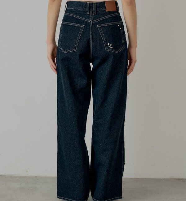  「【SALON by Chico】フラワービジュー付きストレートデニム」|デニム|