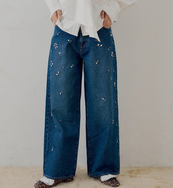  「【SALON by Chico】フラワービジュー付きストレートデニム」|デニム|