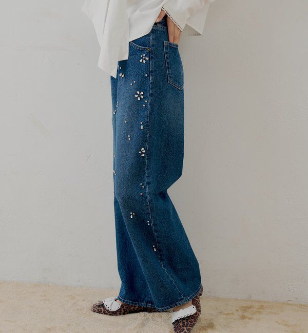  「【SALON by Chico】フラワービジュー付きストレートデニム」|デニム|