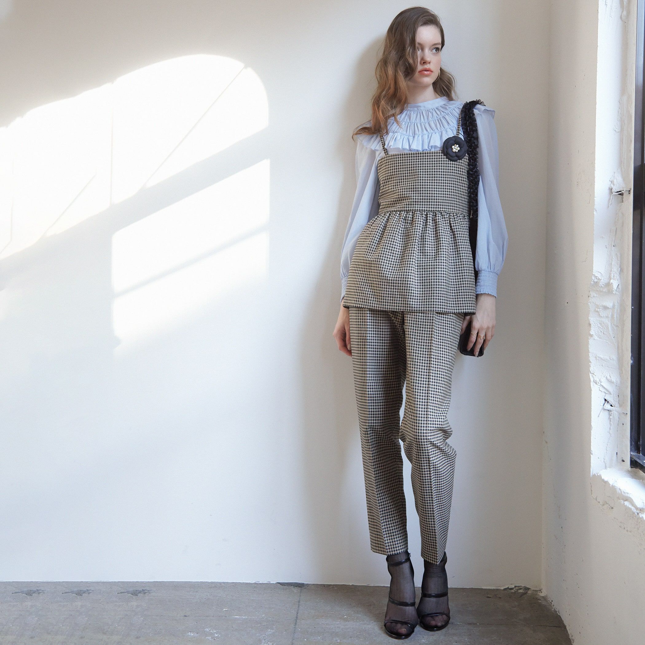 TIARA「テーパードパンツ」|スラックス|