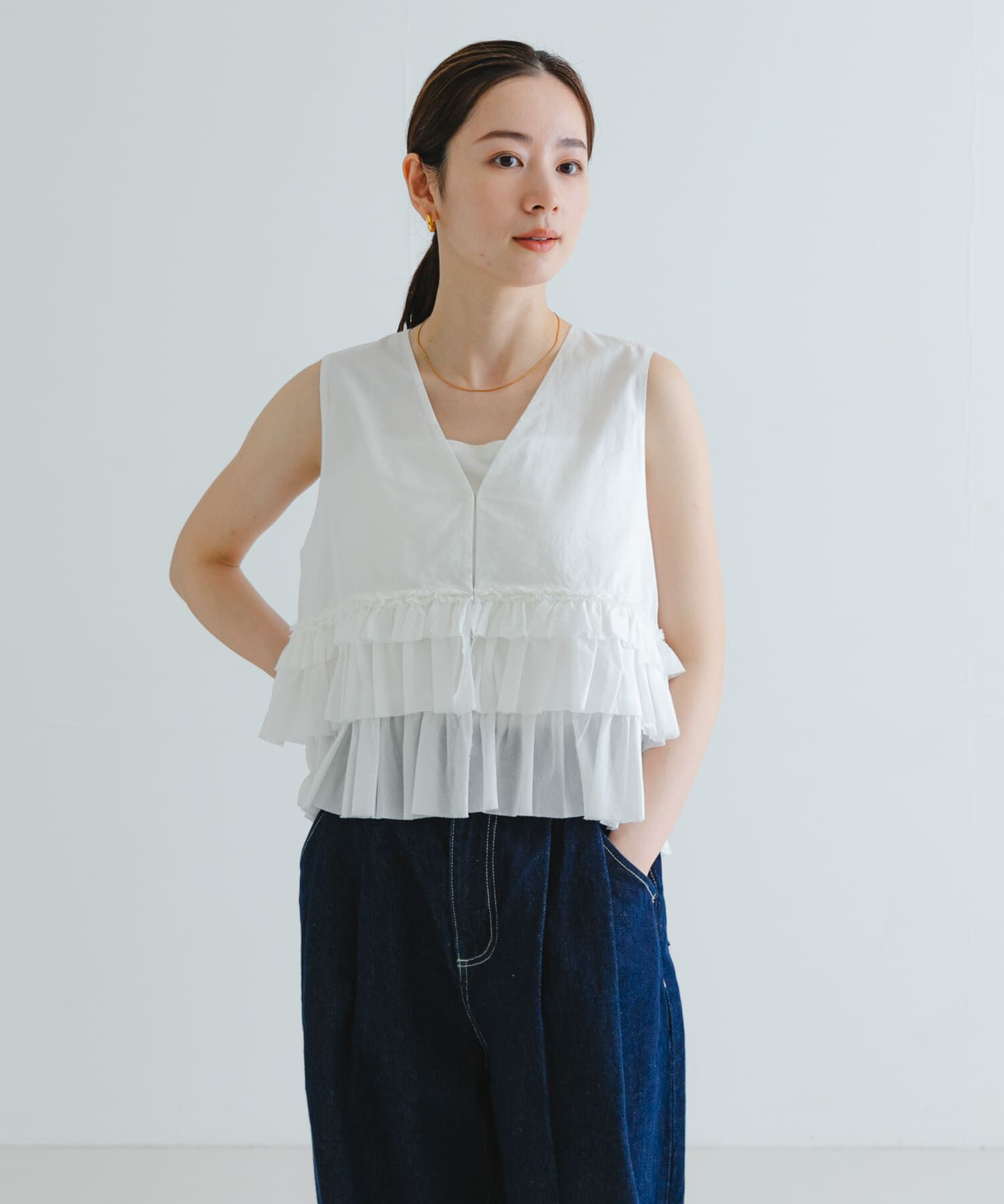 URBAN RESEARCH「ノースリーブフリルブラウス」|シャツ・ブラウス|