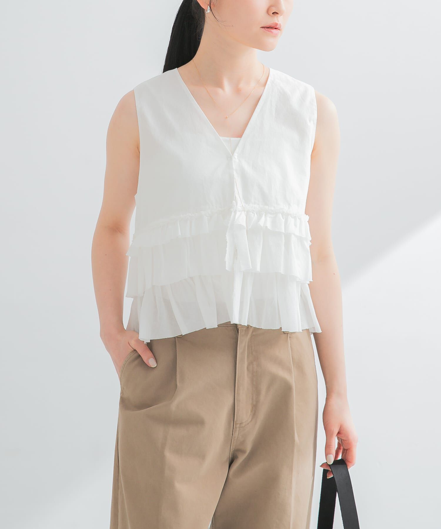 URBAN RESEARCH「ノースリーブフリルブラウス」|シャツ・ブラウス|