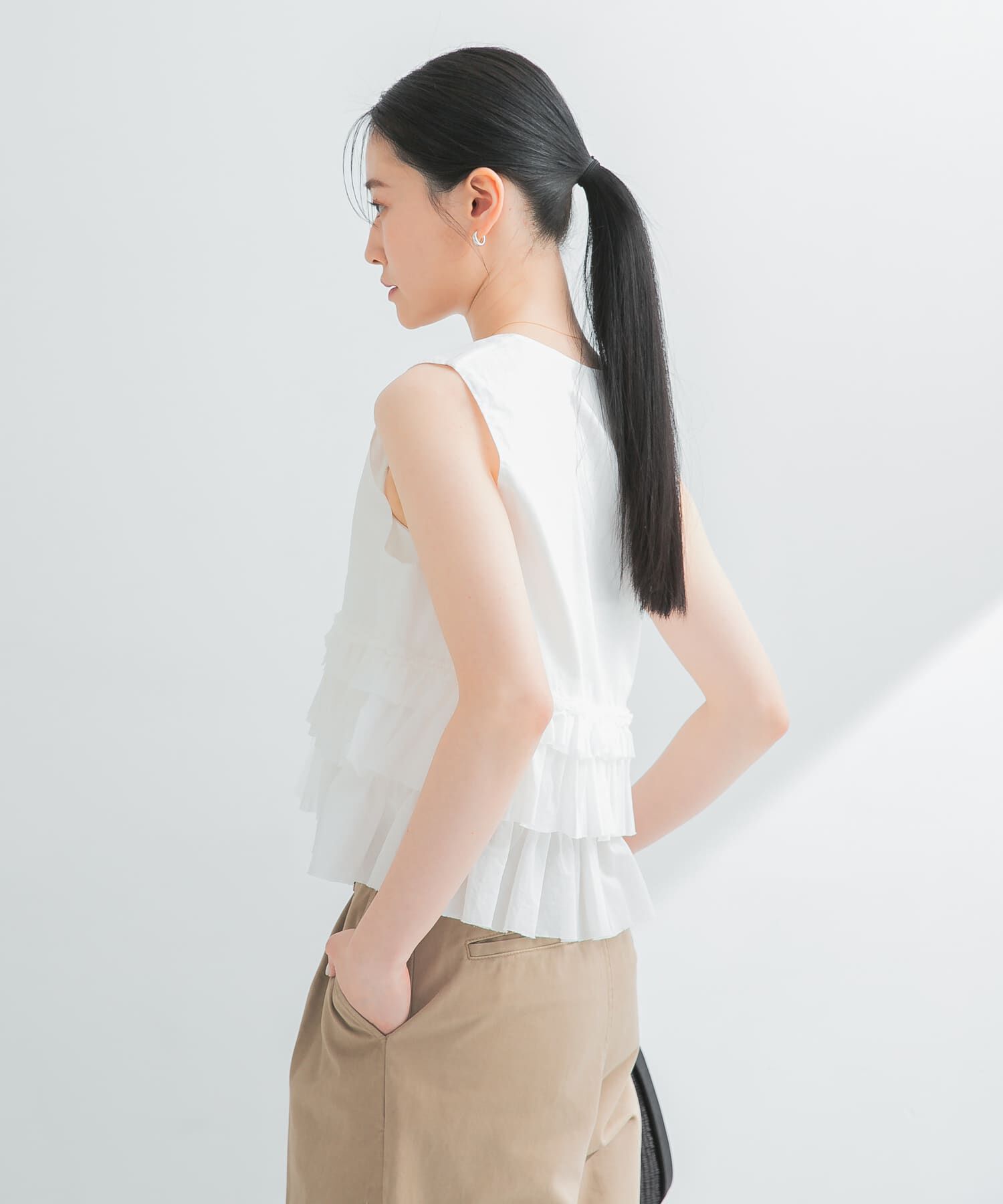 URBAN RESEARCH「ノースリーブフリルブラウス」|シャツ・ブラウス|