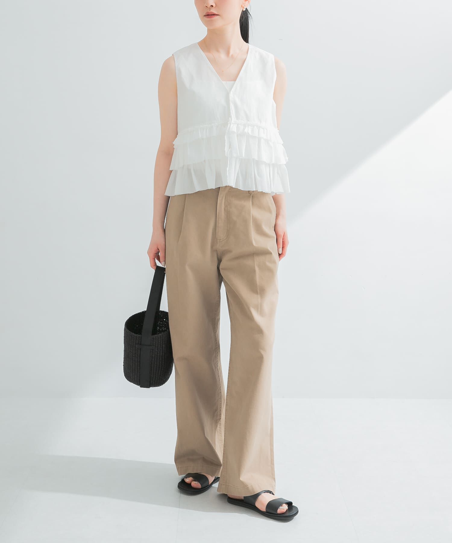 URBAN RESEARCH「ノースリーブフリルブラウス」|シャツ・ブラウス|