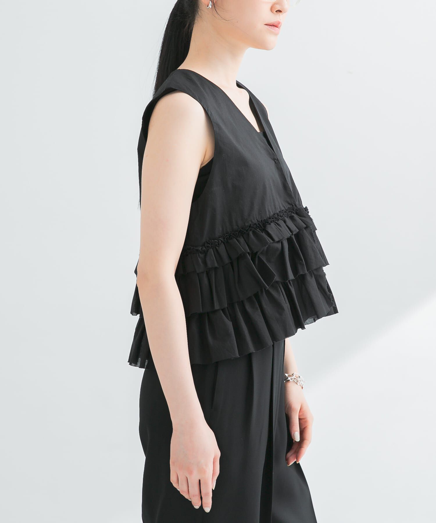 URBAN RESEARCH「ノースリーブフリルブラウス」|シャツ・ブラウス|