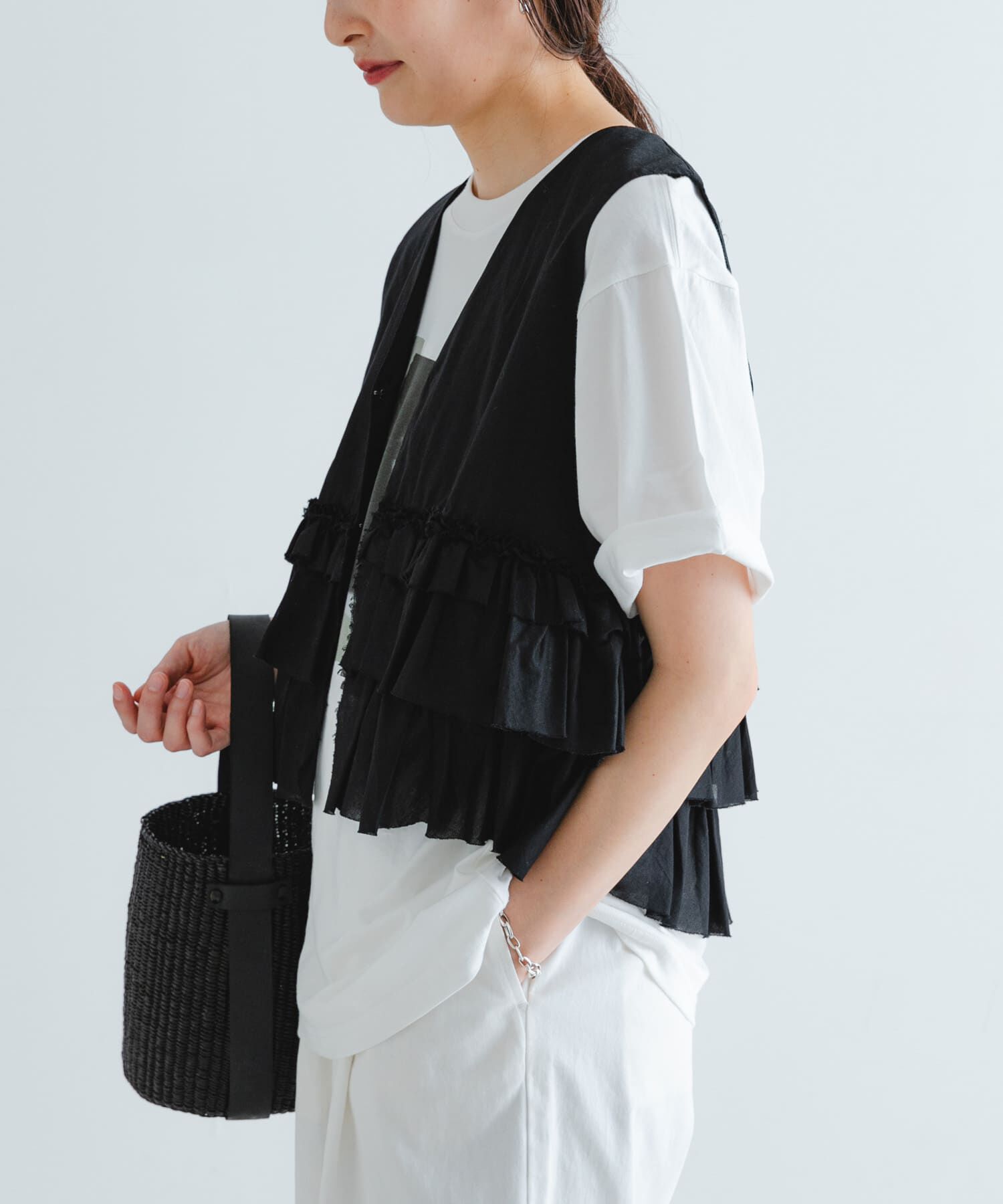 URBAN RESEARCH「ノースリーブフリルブラウス」|シャツ・ブラウス|