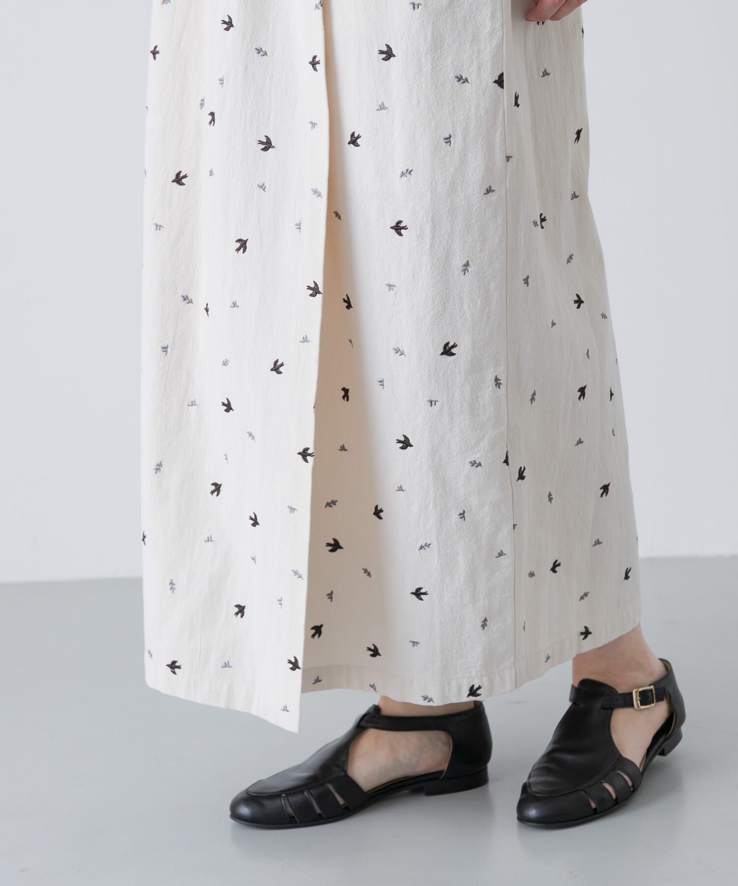 かぐれ「ツバメ刺繍ラップスカート」|スカート|