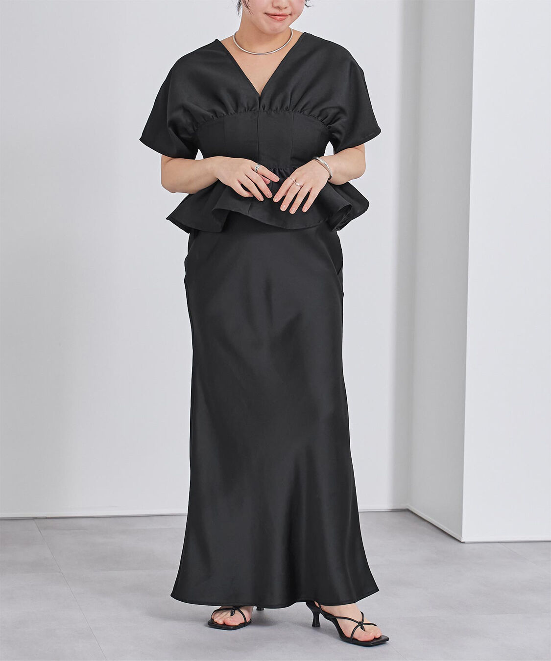 ur's「ﾃﾞｨｰﾌﾟVﾈｯｸｸﾛｯﾌﾟﾄﾞﾌﾘﾙﾄｯﾌﾟｽ」|Tシャツ・カットソー|